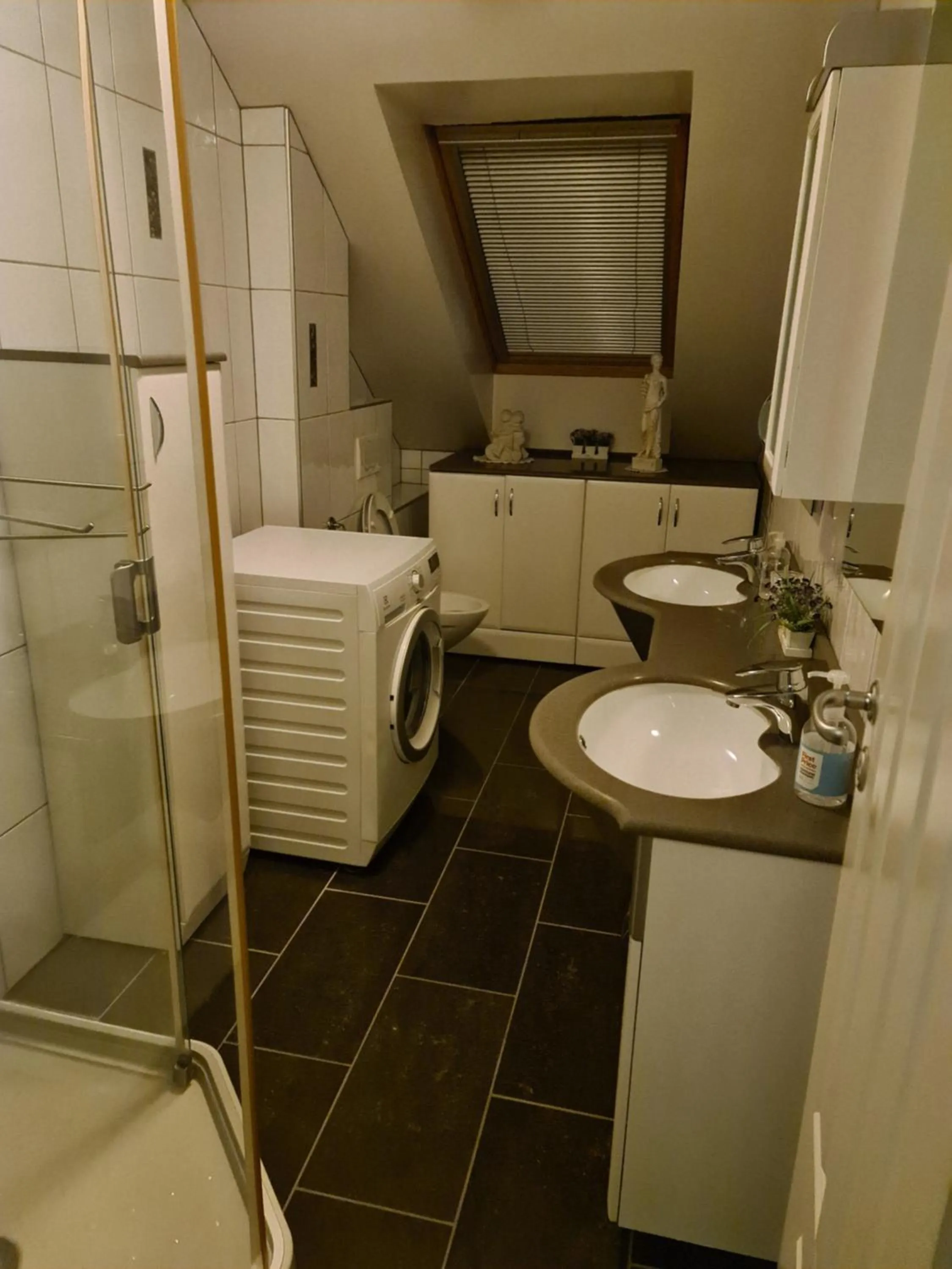 Bathroom in Skeisvang Gjestgiveri