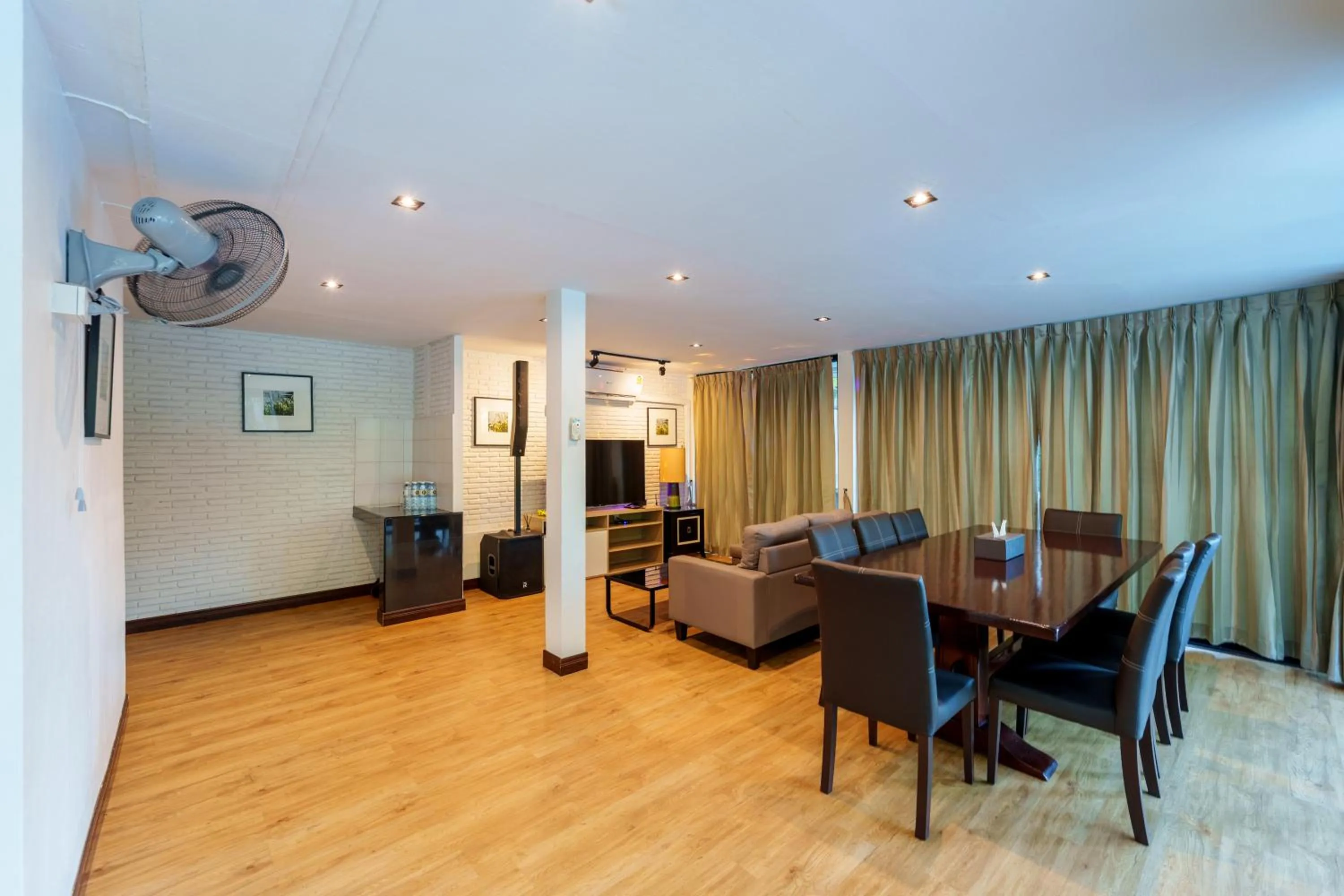 TV and multimedia in Villa Navin Premiere Pool Villa