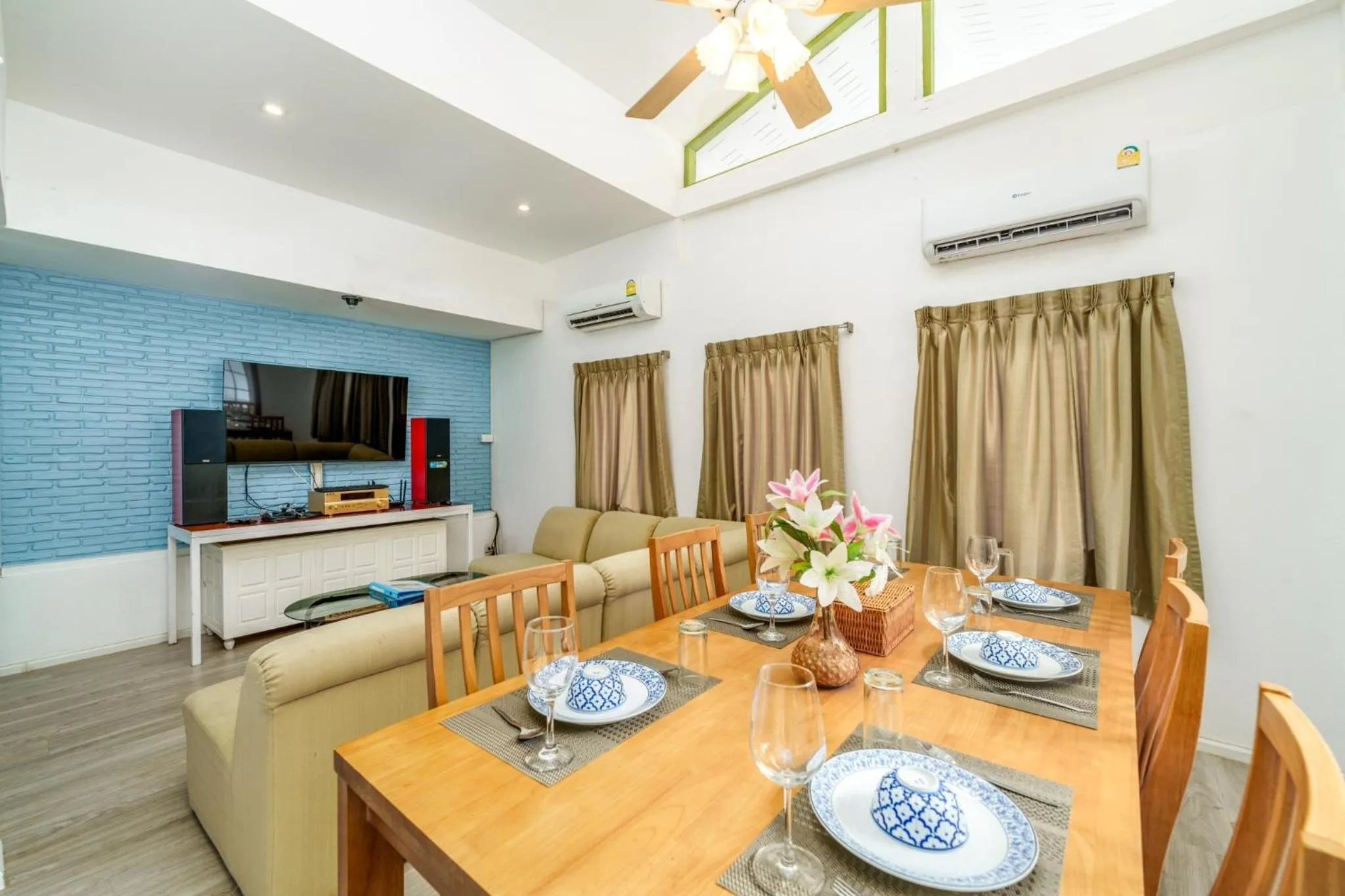 TV and multimedia in Villa Navin Premiere Pool Villa