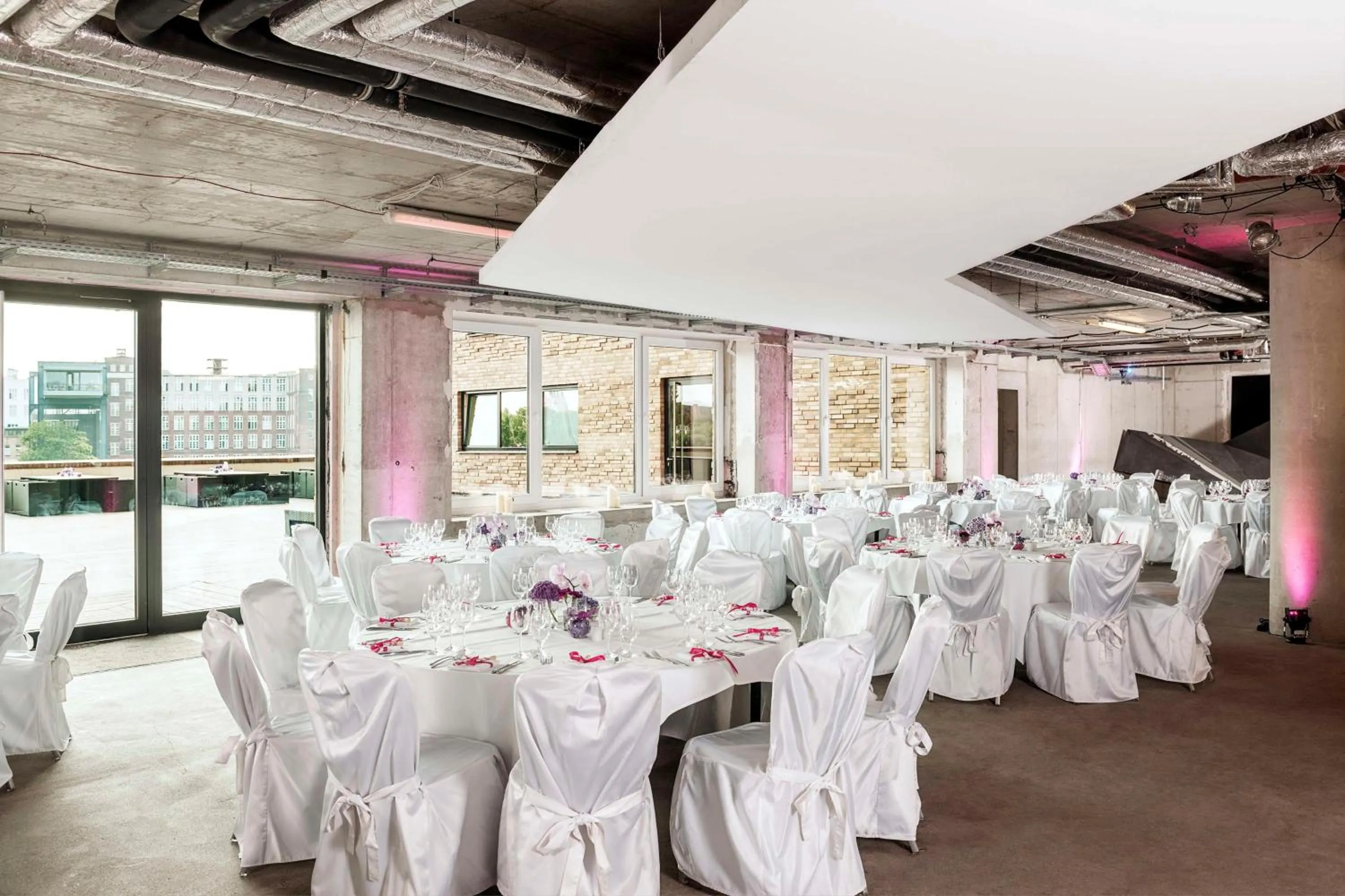 Restaurant/places to eat in nhow Berlin