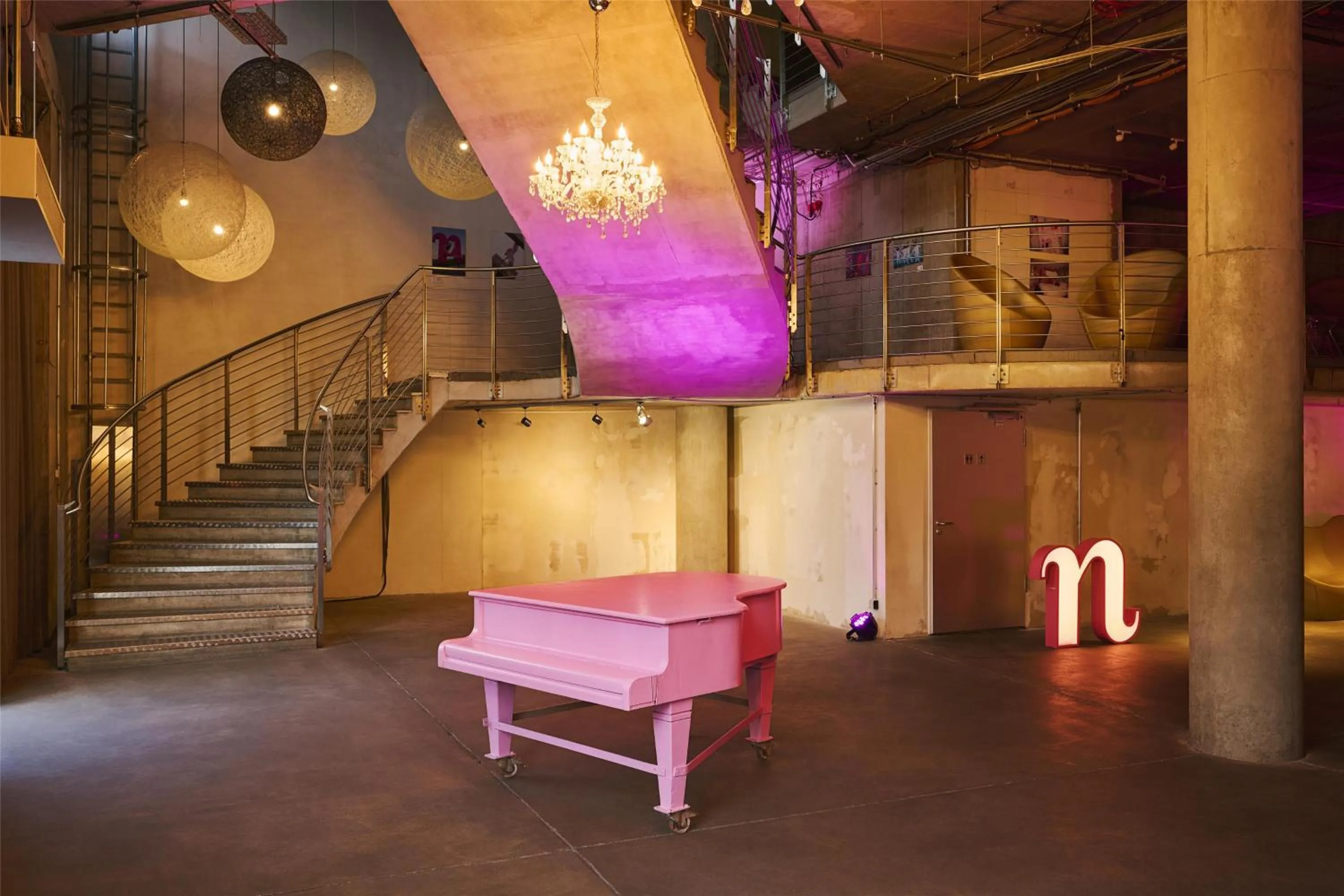 Restaurant/places to eat in nhow Berlin