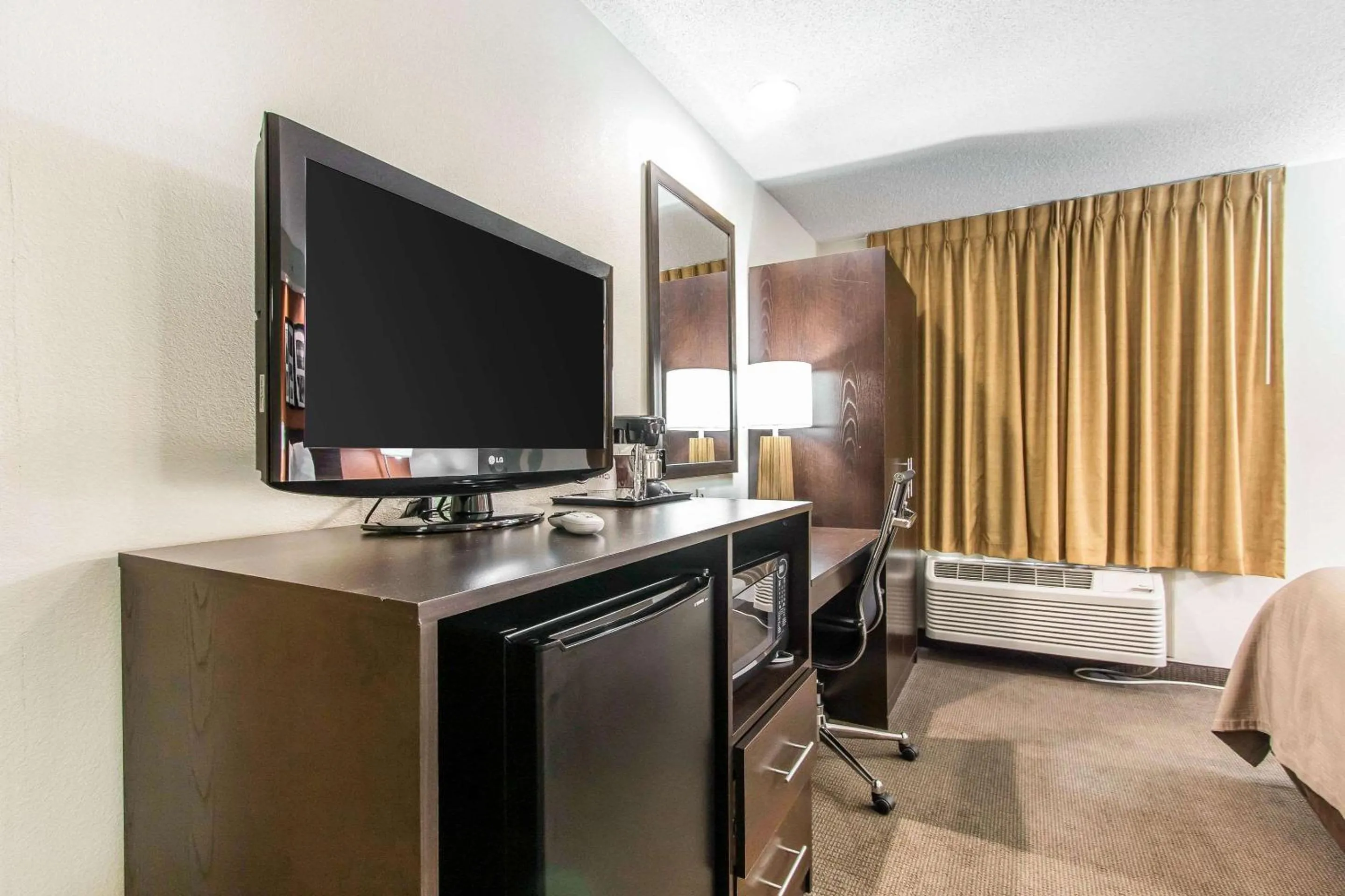 Photo of the whole room, Bed in Sleep Inn Nashville near Percy Priest Lake