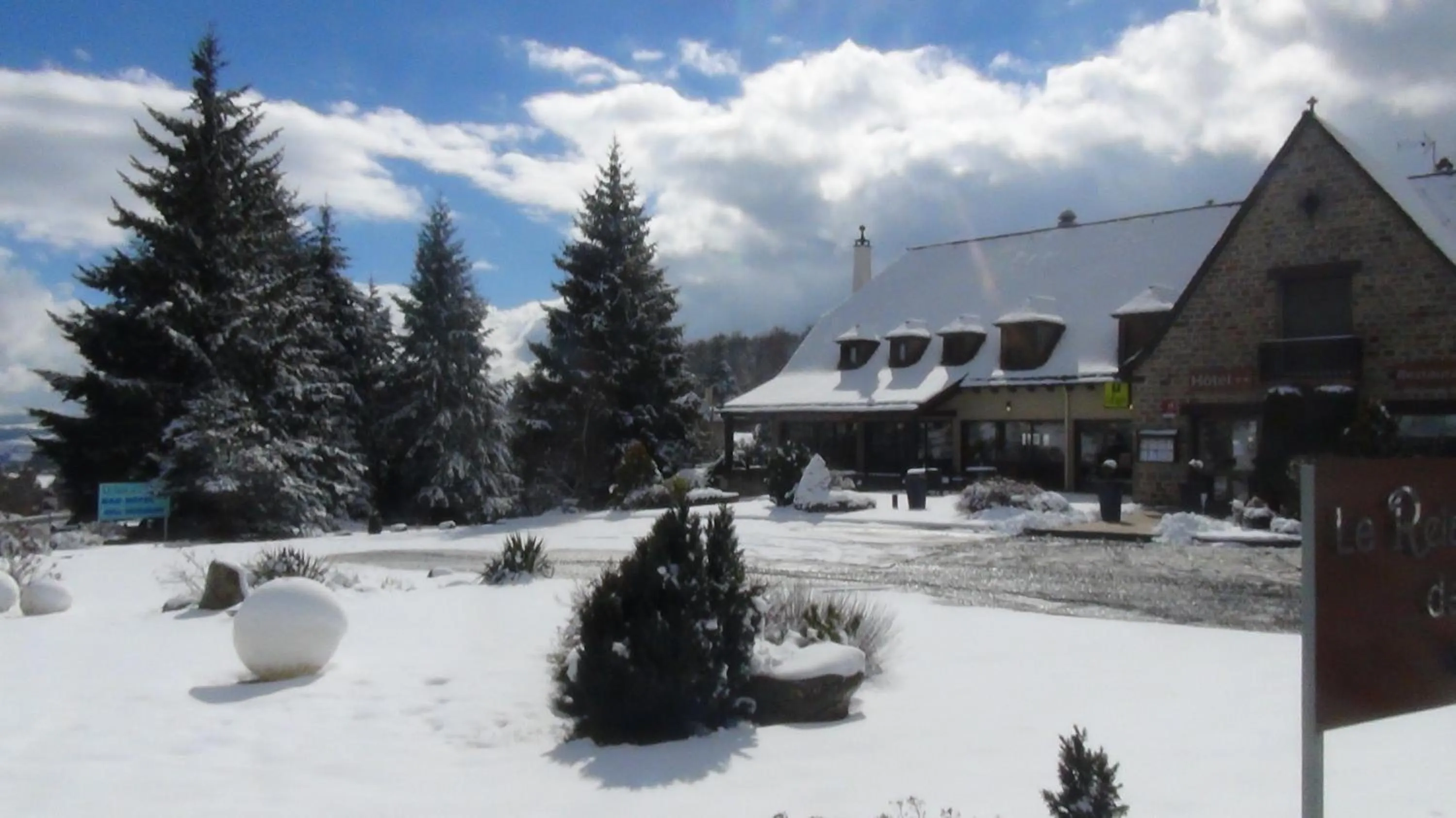 Hôtel Logis Le Relais De La Poste