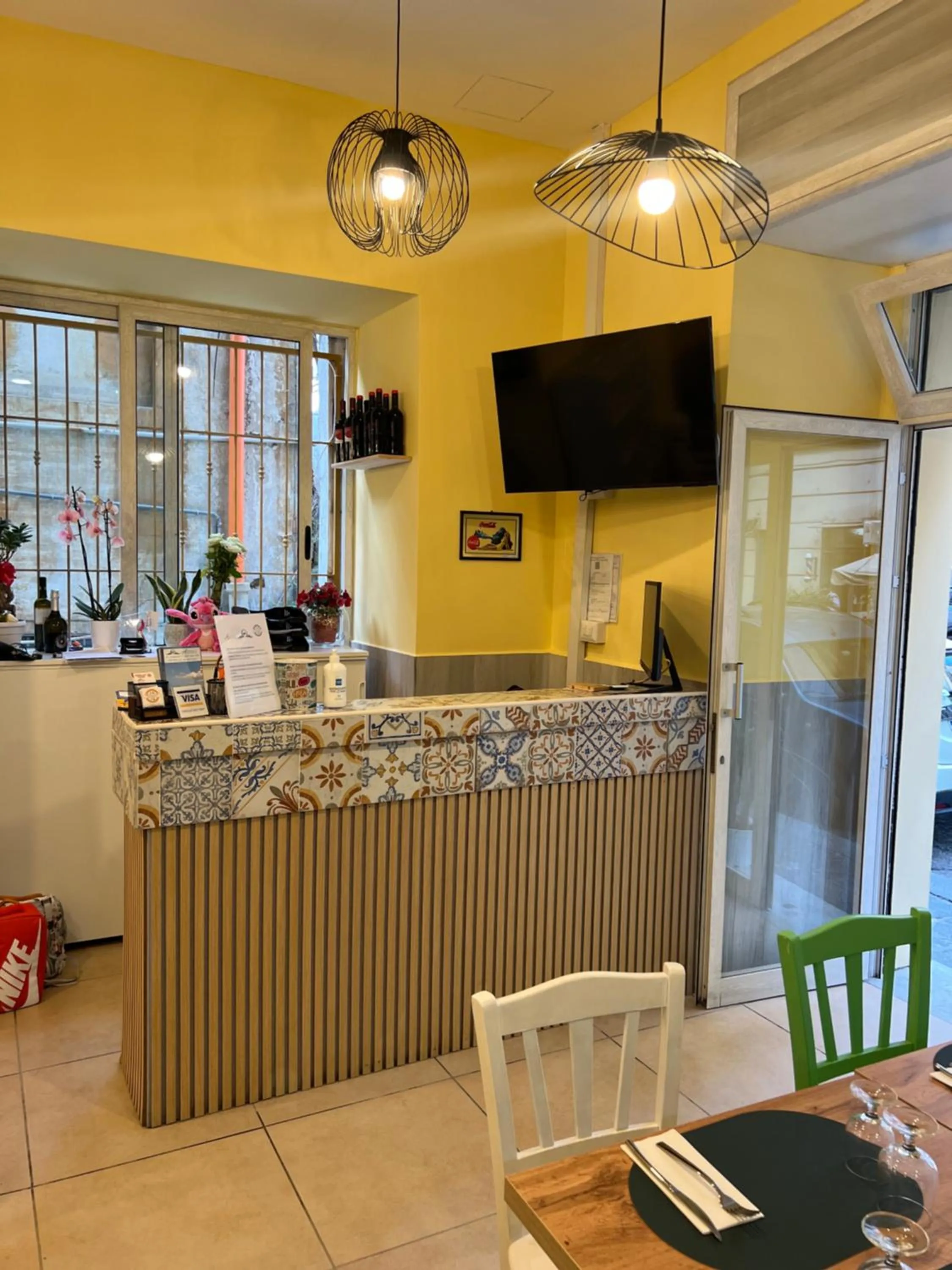 Restaurant/places to eat in Hotel Cineholiday