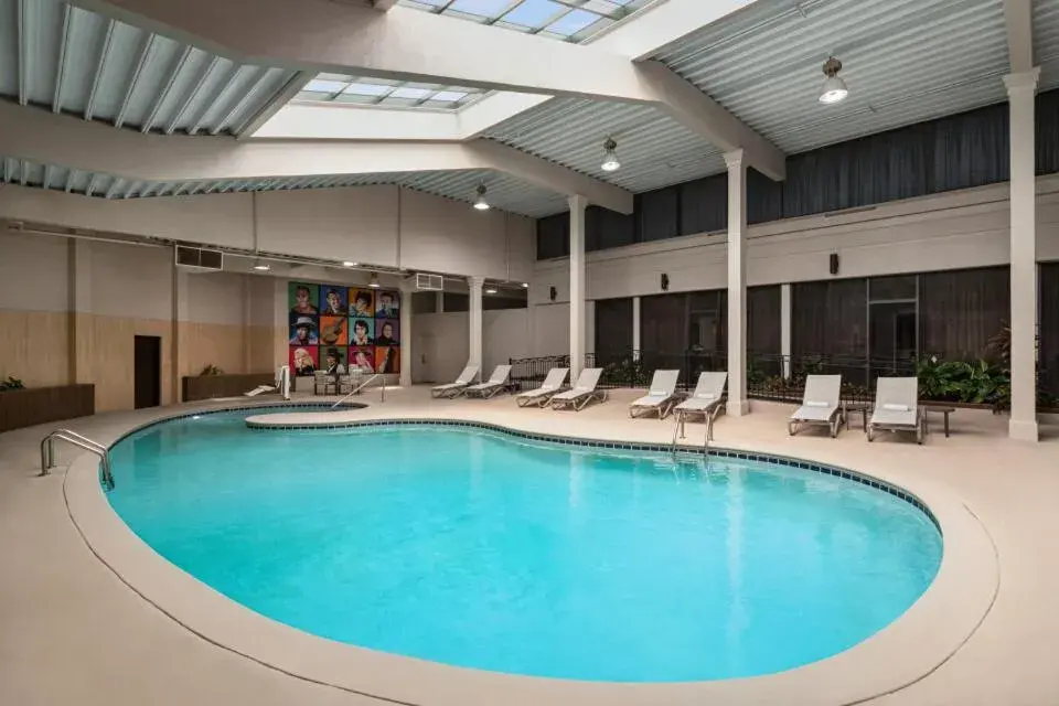 Pool view in Holiday Inn Nashville Downtown - Stadium by IHG Pool view in Holiday Inn Nashville Downtown - Stadium by IHG