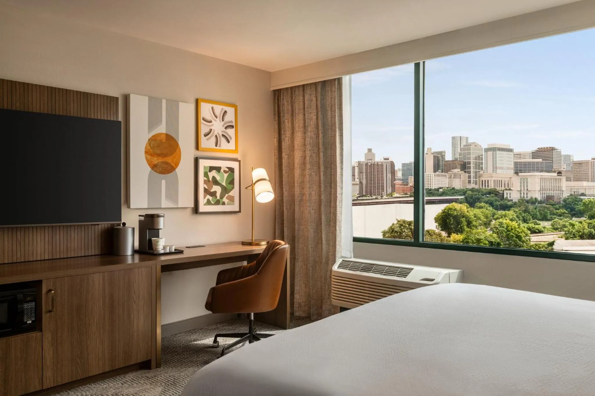 Photo of the whole room, Bed in Holiday Inn Nashville Downtown - Stadium by IHG