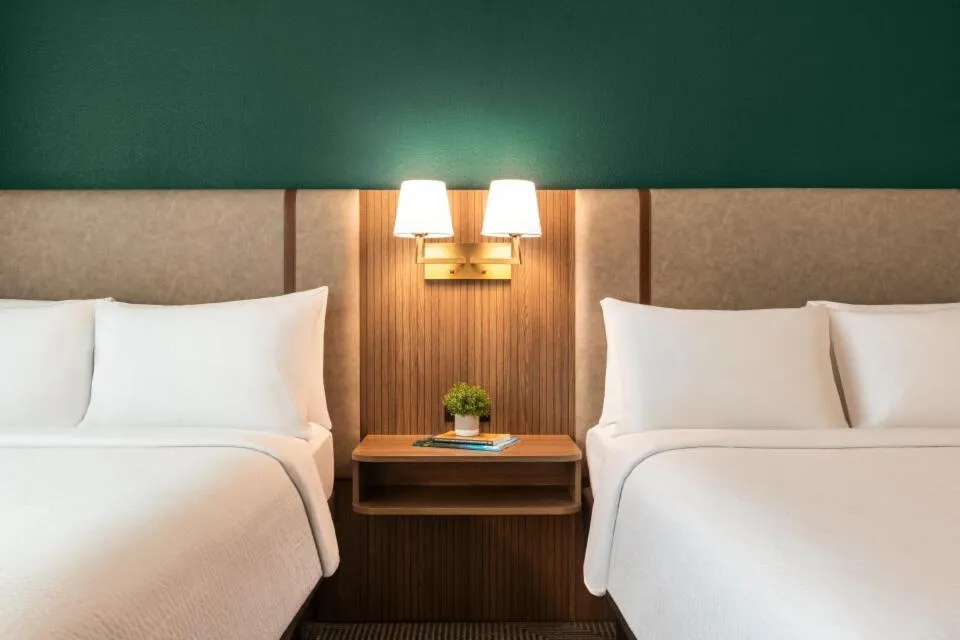 Bed in Holiday Inn Nashville Downtown - Stadium by IHG