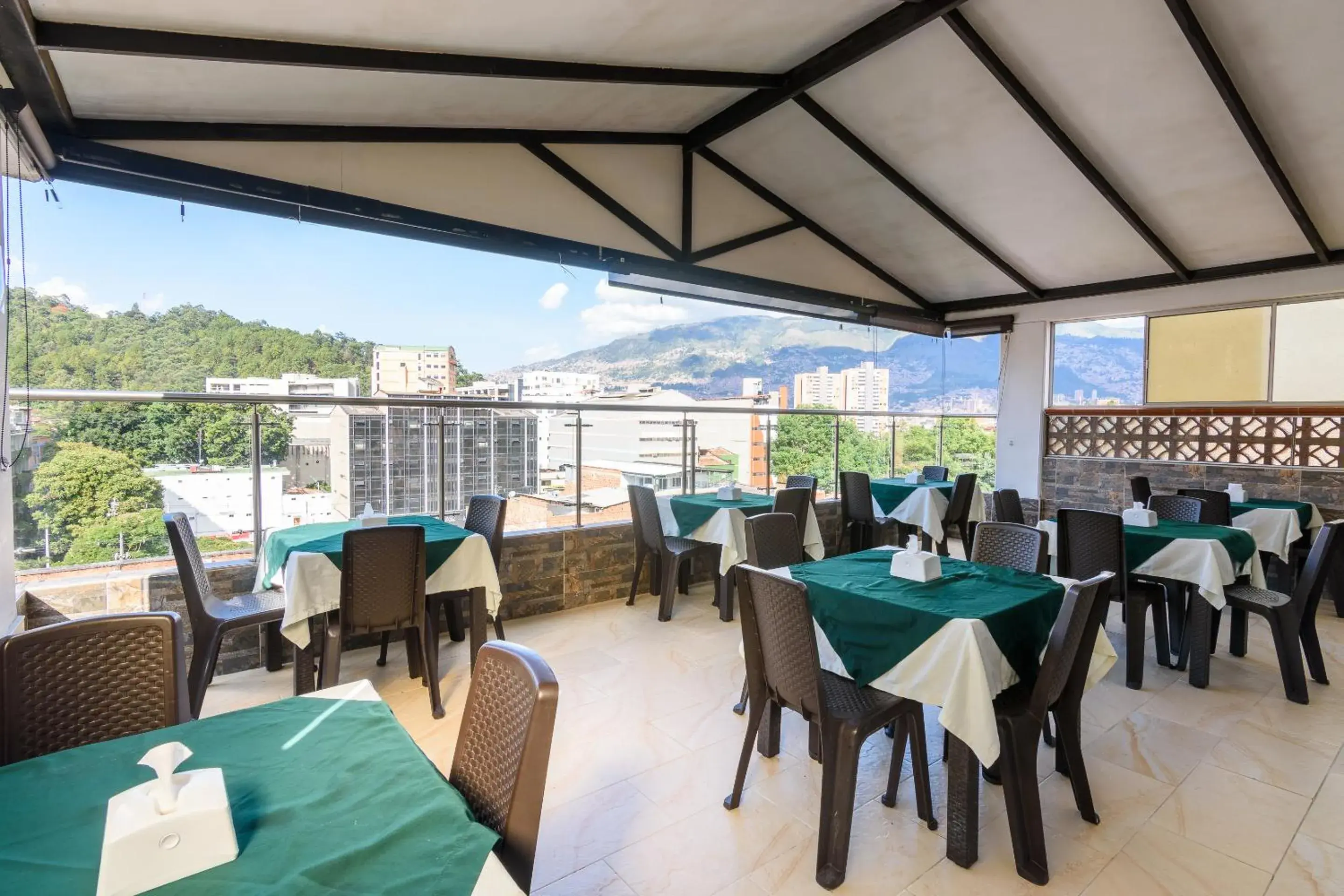 Restaurant/places to eat in Hotel Med Estadio Restaurant/places to eat in Hotel Med Estadio