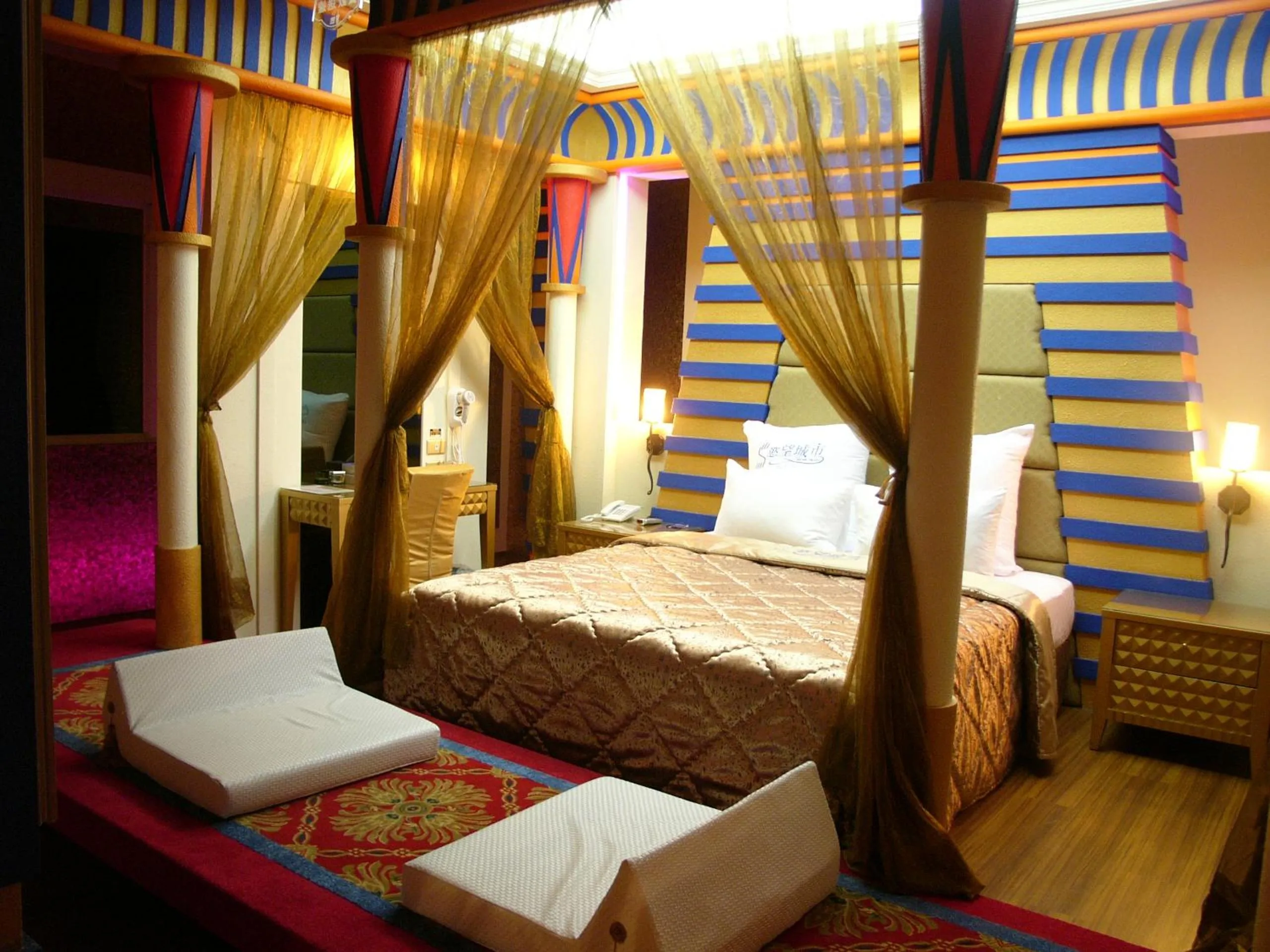 Bed in Sexy City Motel