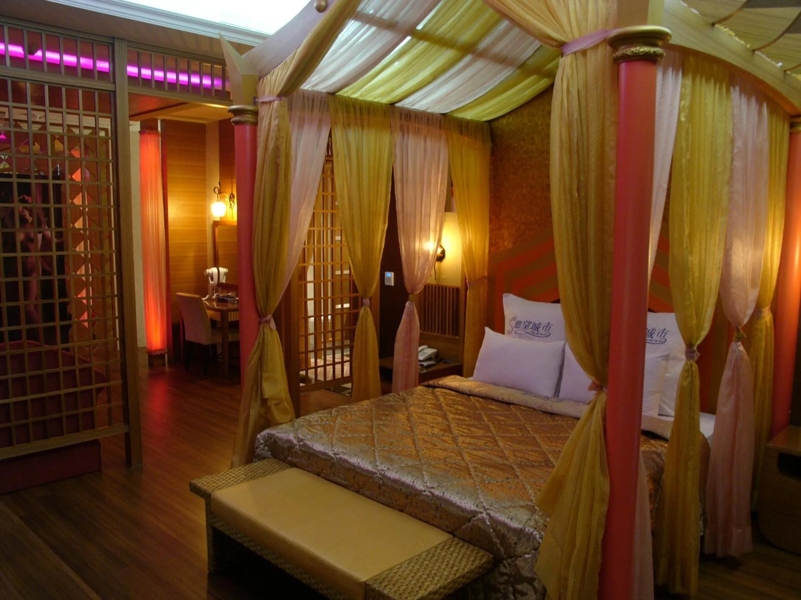 Bed in Sexy City Motel