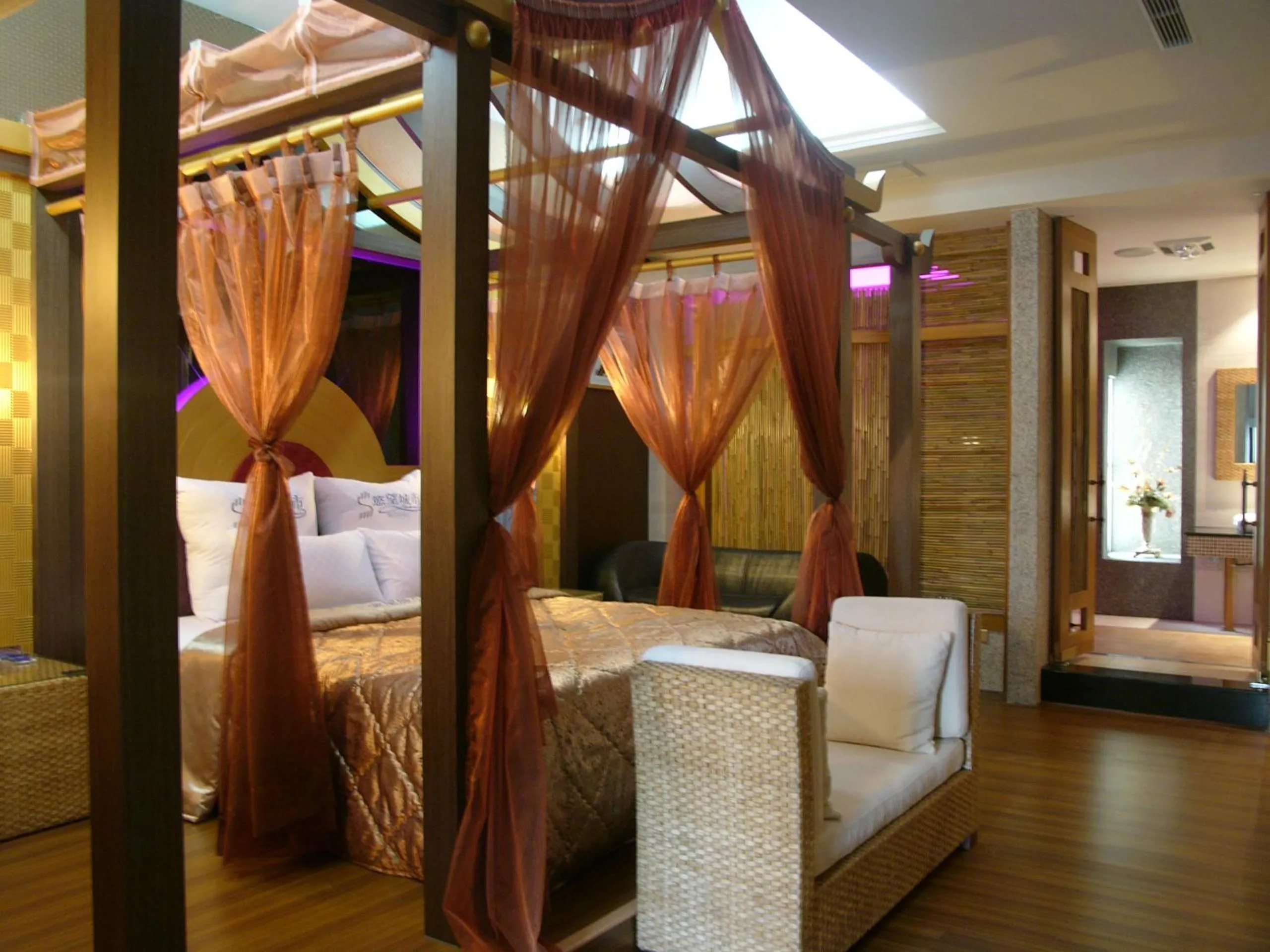 Bed in Sexy City Motel