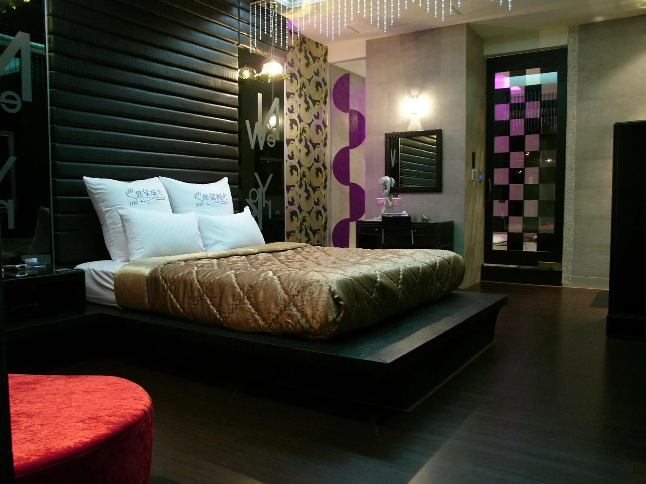 Bed in Sexy City Motel
