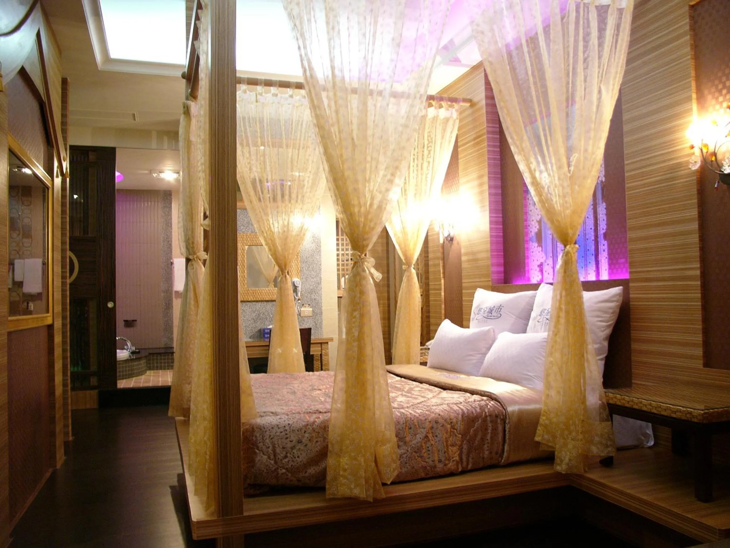 Bed in Sexy City Motel