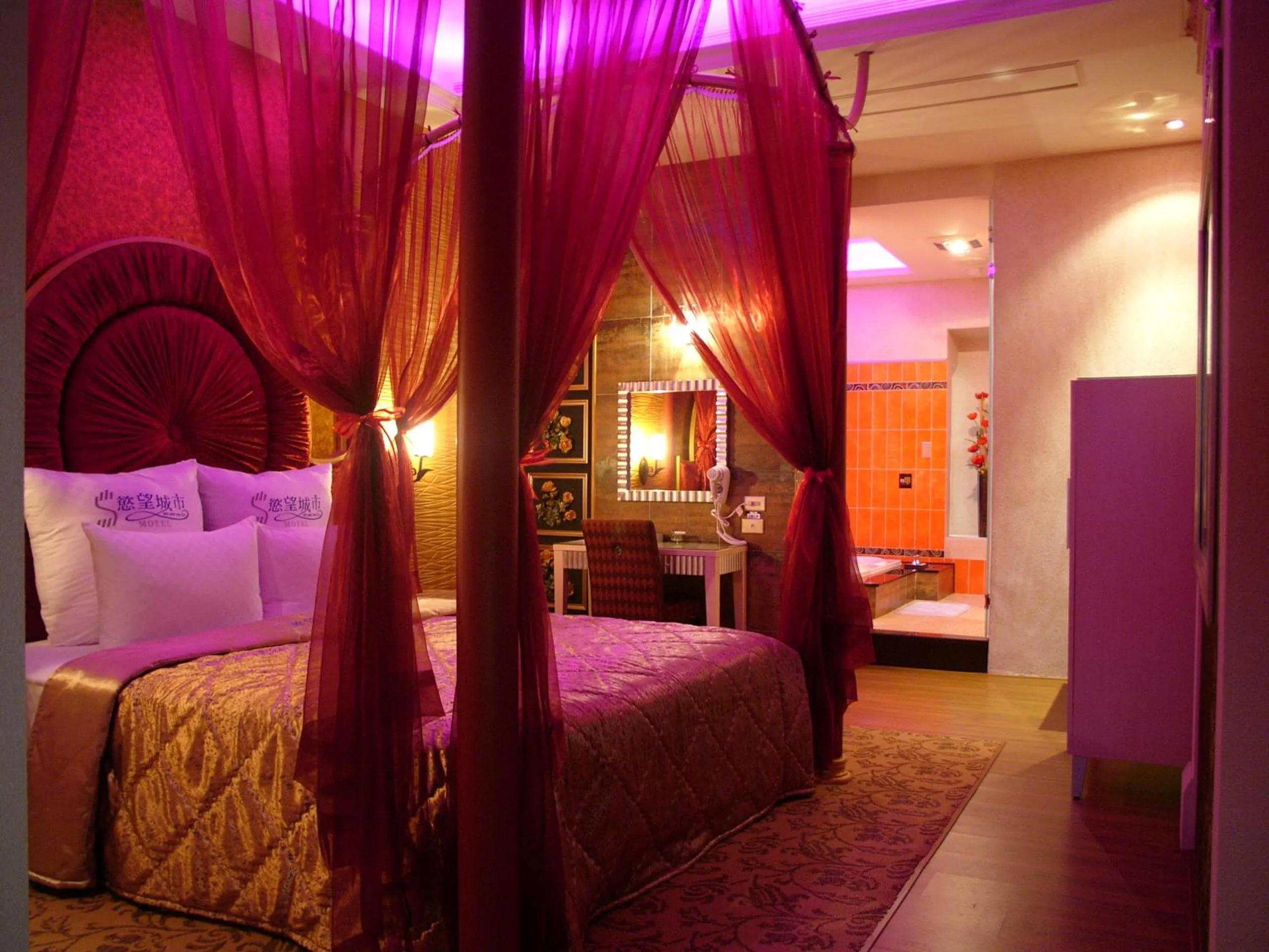 Bed in Sexy City Motel