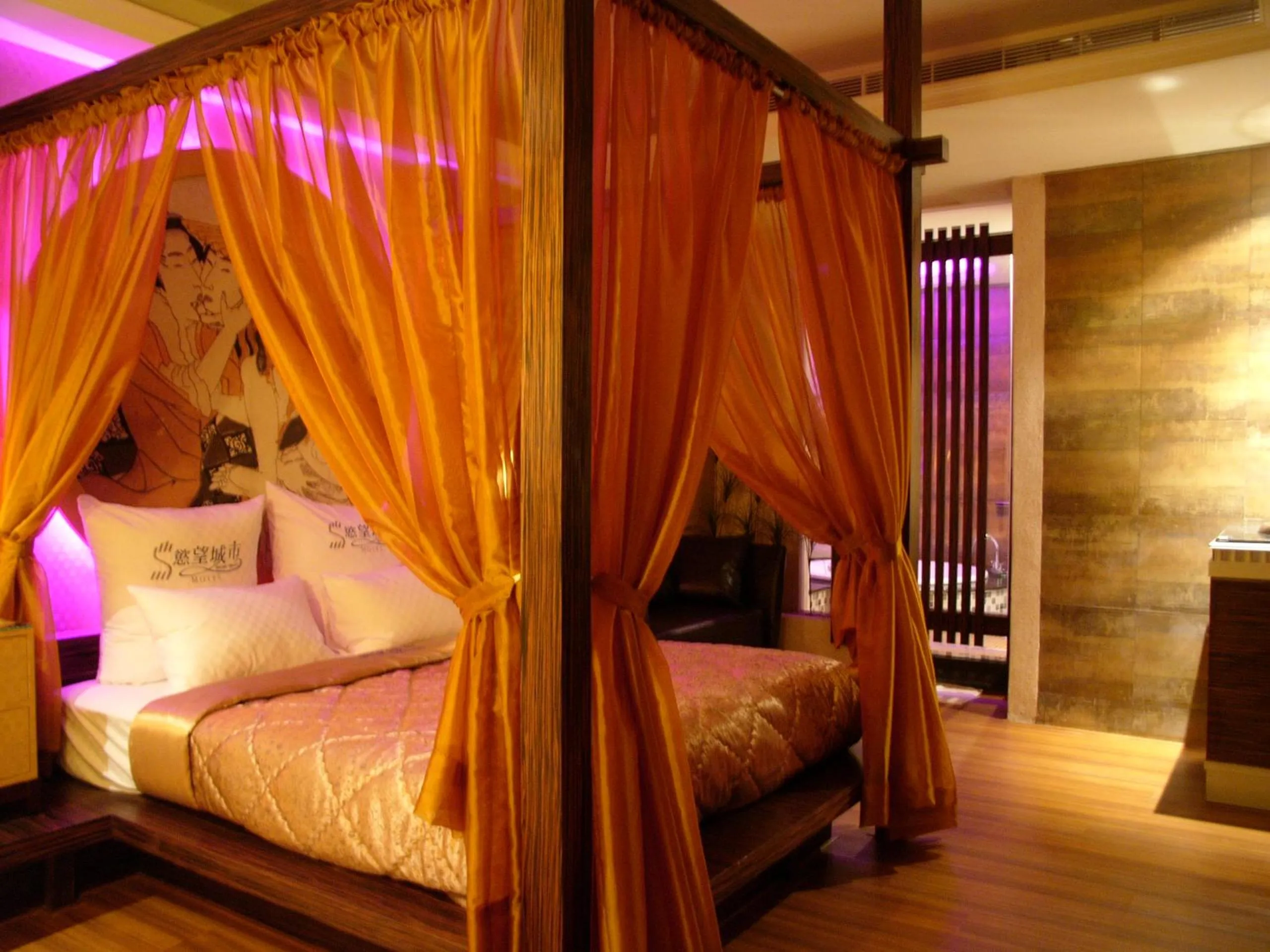 Bed in Sexy City Motel