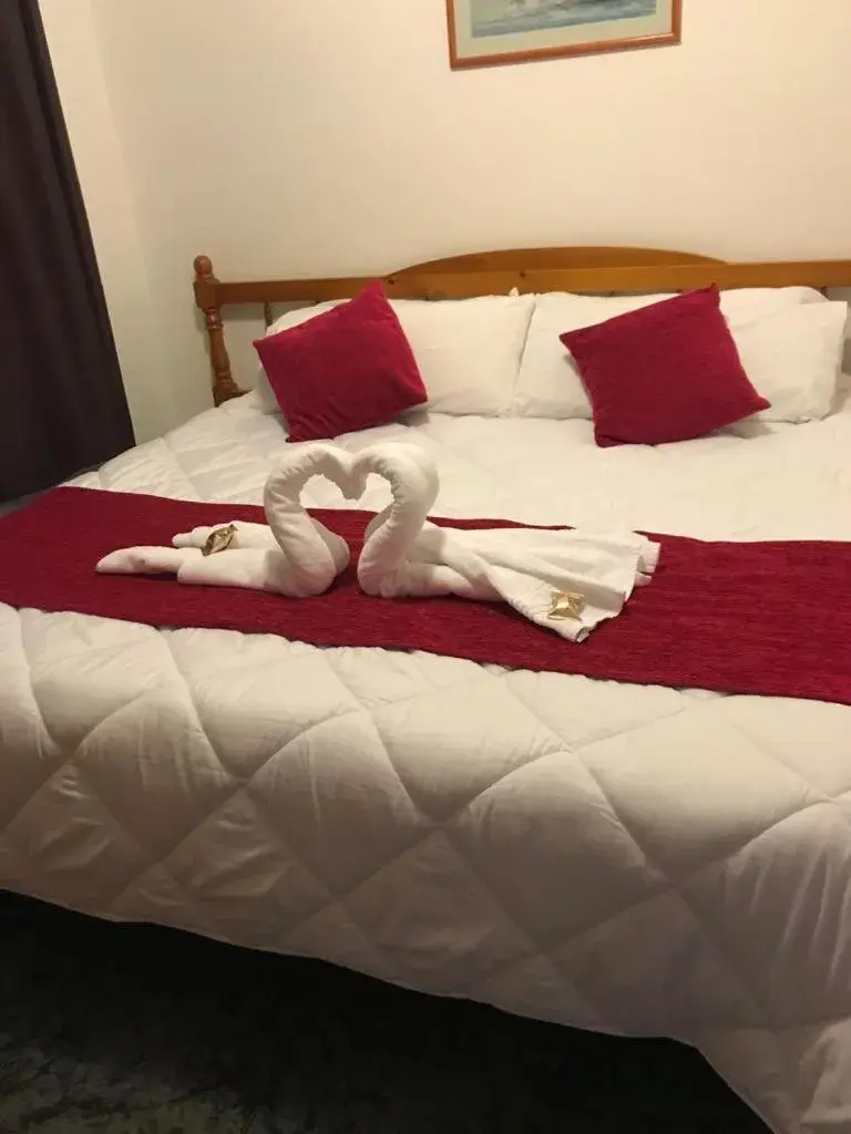 Bedroom, Bed in Apartamentos Jucar Bedroom, Bed in Apartamentos Jucar