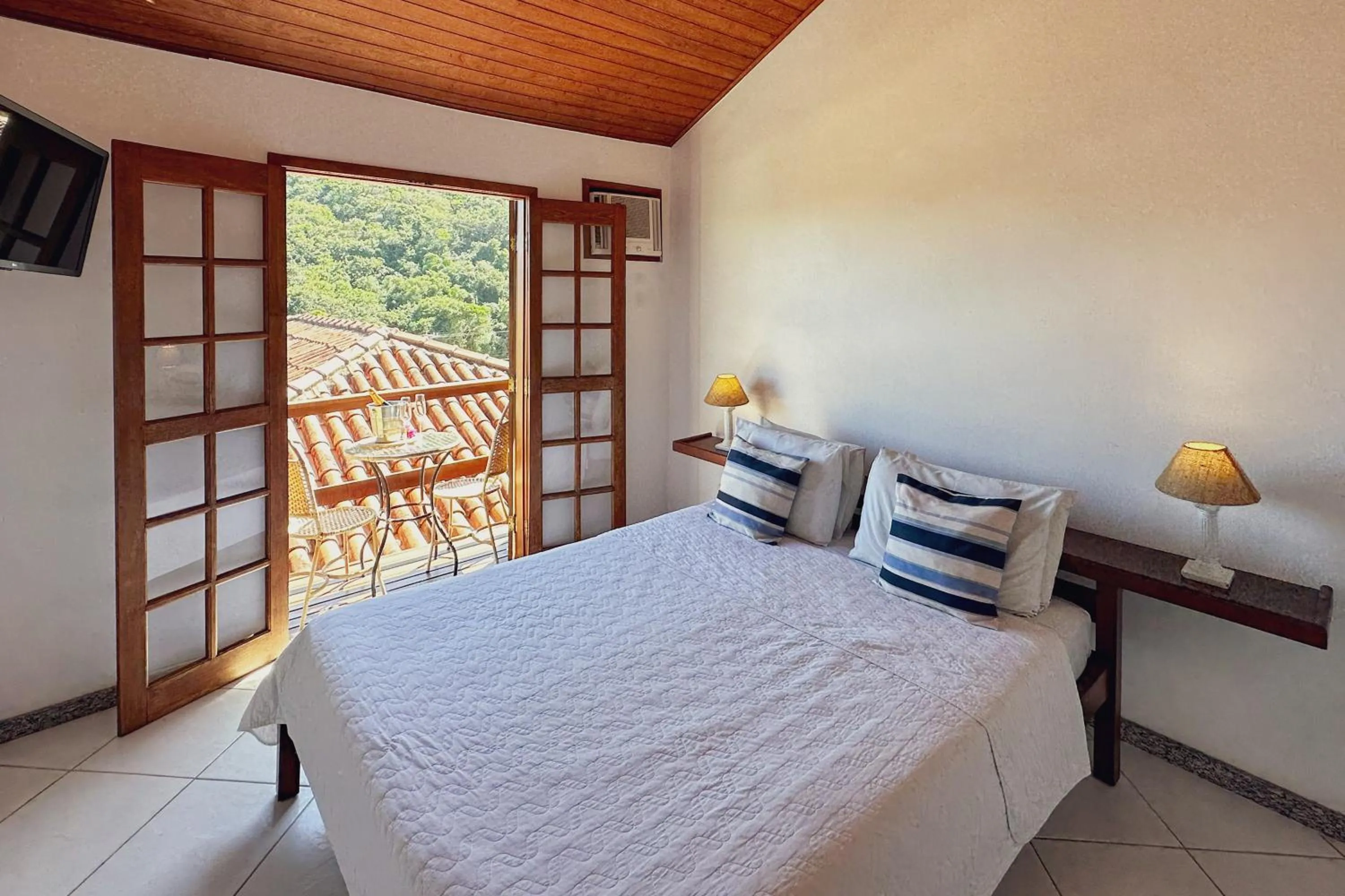 Bed in Côte D`azur Buzios