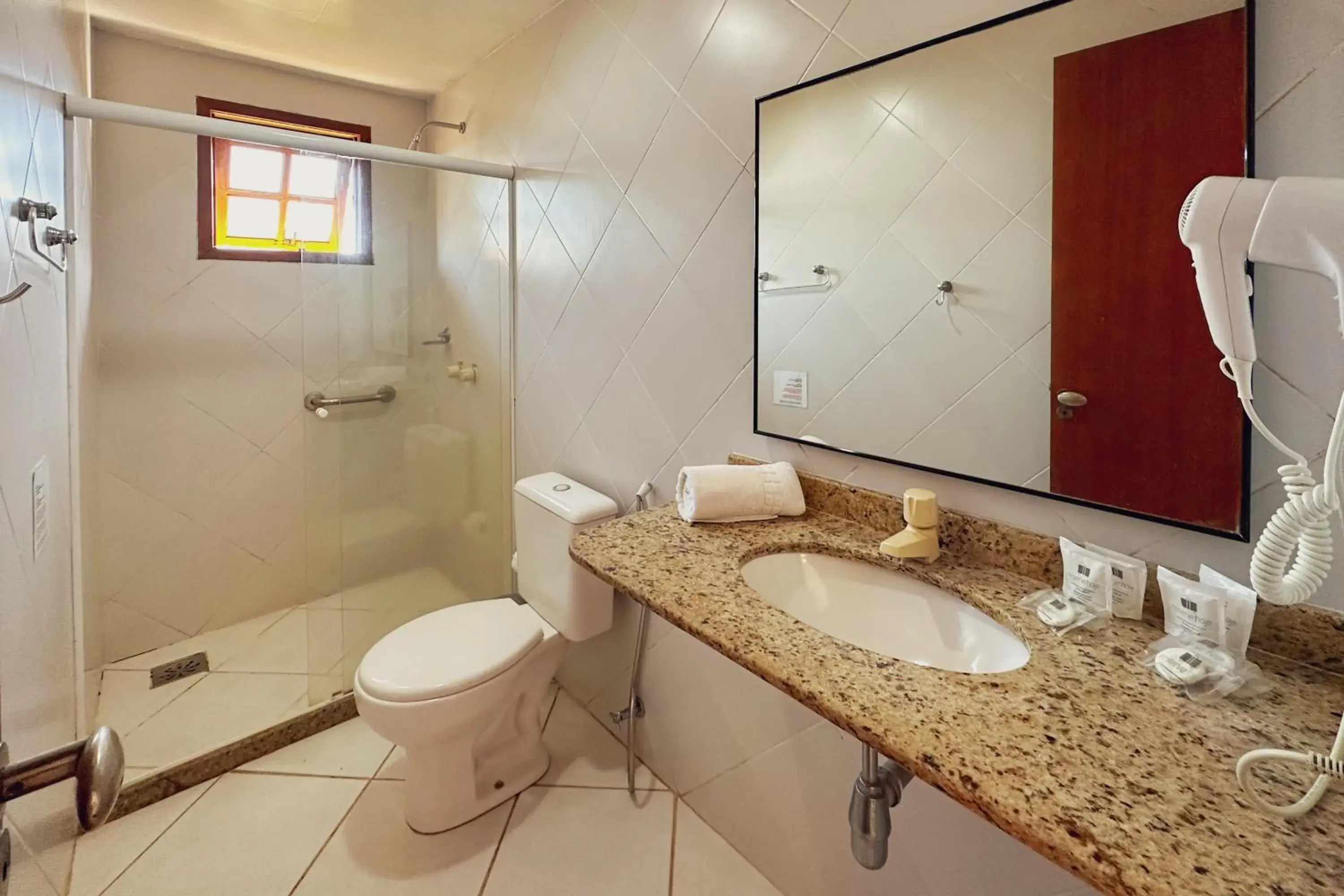 Standard Quadruple Room in Pousada MAR João Fernandes Standard Quadruple Room in Pousada MAR João Fernandes