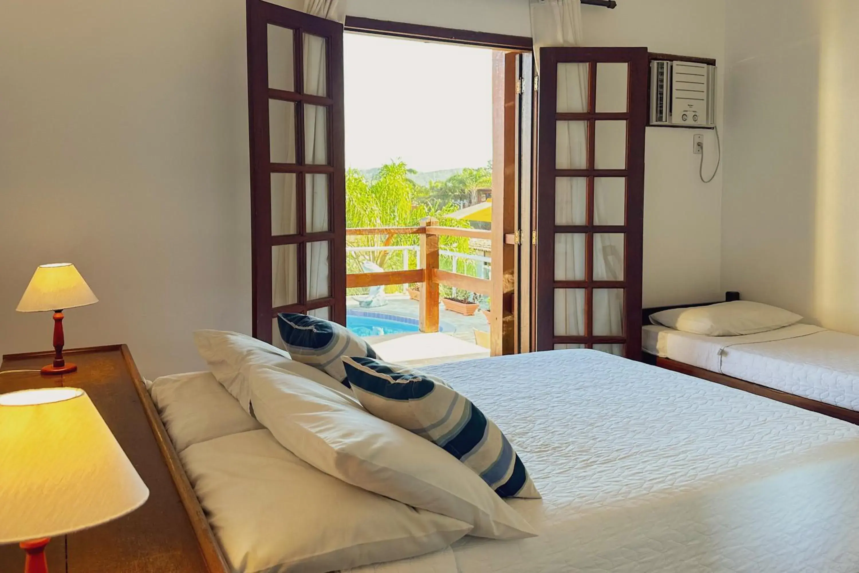 Standard Quadruple Room in Pousada MAR João Fernandes Standard Quadruple Room in Pousada MAR João Fernandes
