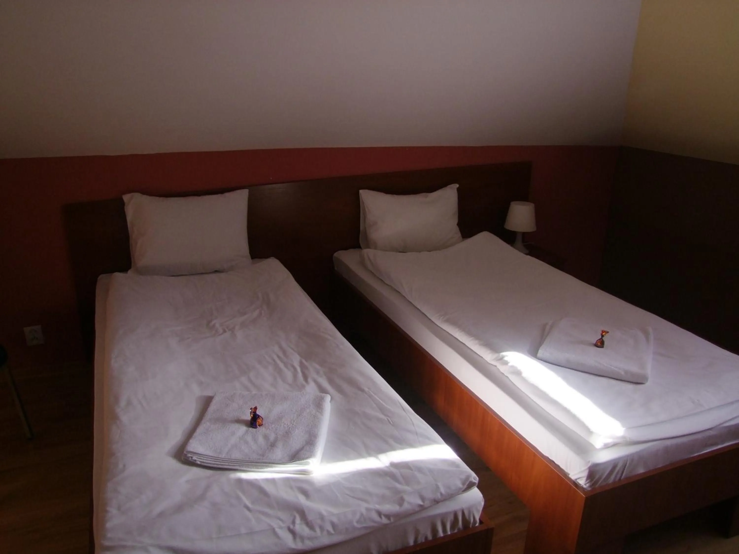 Double or Twin Room with Bathroom in Warneńczyka 85A bezpłatny parking, faktura, prywatna łazienka, klimatyzacja