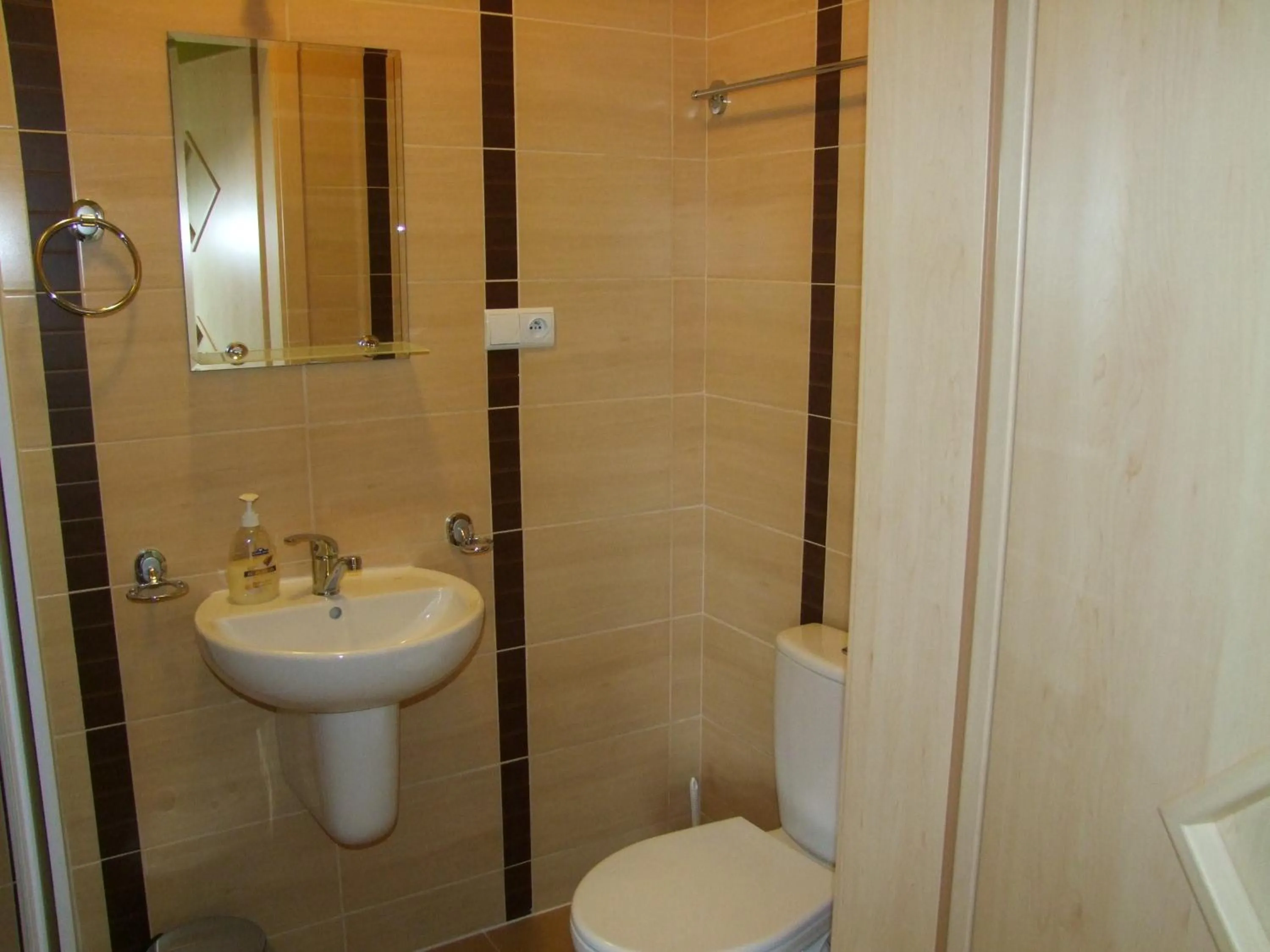 Triple Room with Private Bathroom in Warneńczyka 85A bezpłatny parking, faktura, prywatna łazienka, klimatyzacja