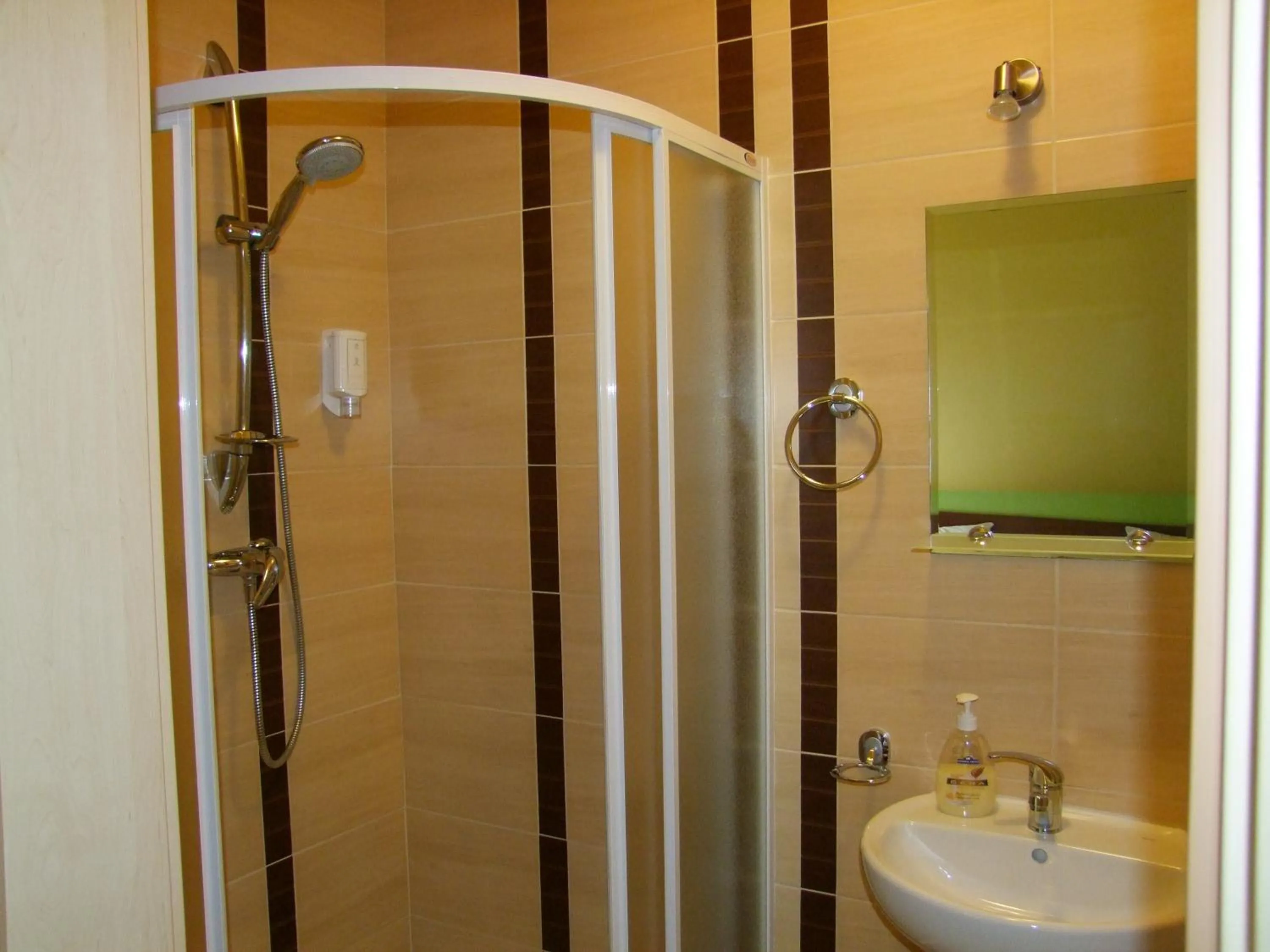 Triple Room with Private Bathroom in Warneńczyka 85A bezpłatny parking, faktura, prywatna łazienka, klimatyzacja