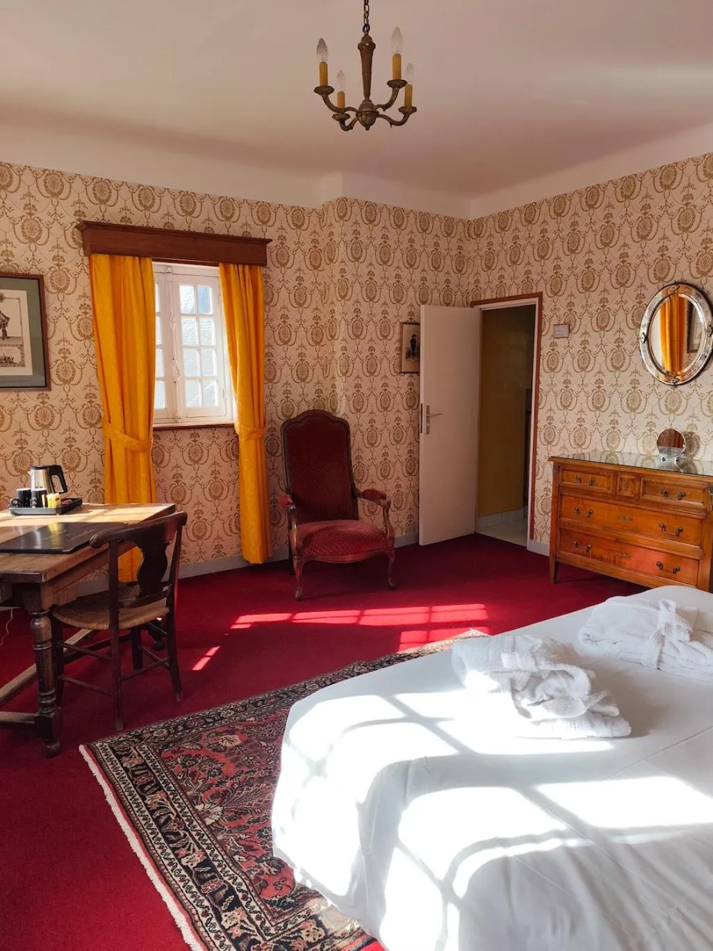 Photo of the whole room, Bed in Manoir Du Stang