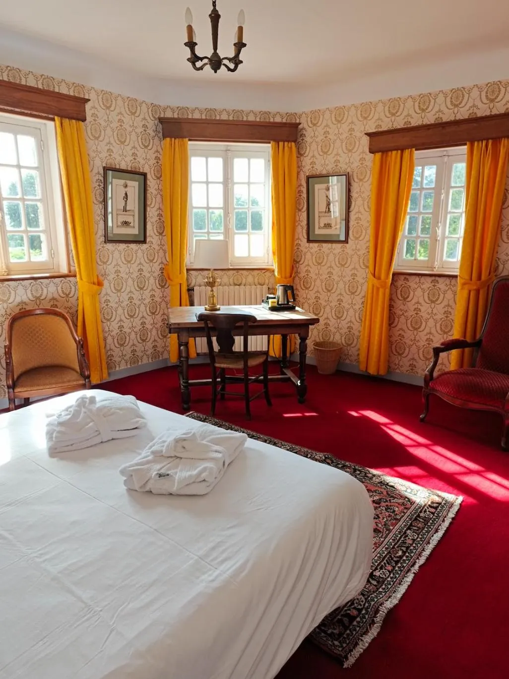 Photo of the whole room, Bed in Manoir Du Stang