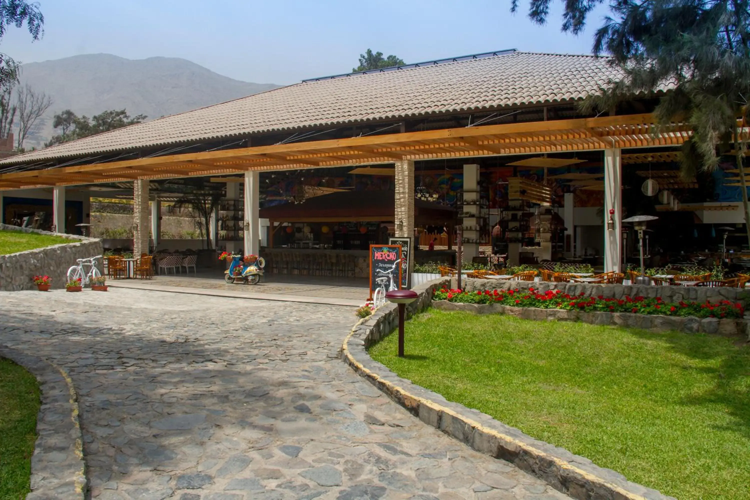 Property building in Decameron El Pueblo Property building in Decameron El Pueblo