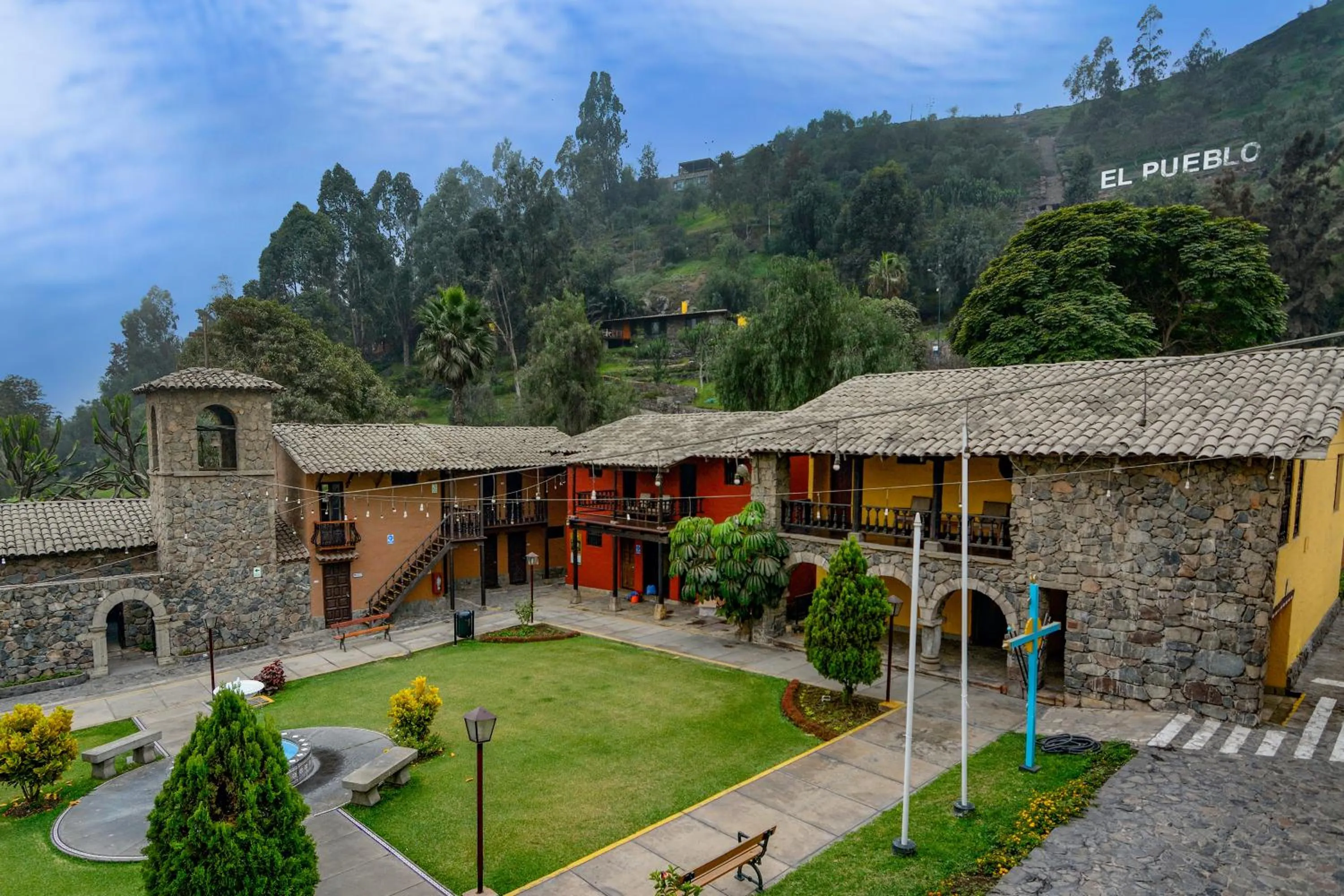 Property building in Decameron El Pueblo