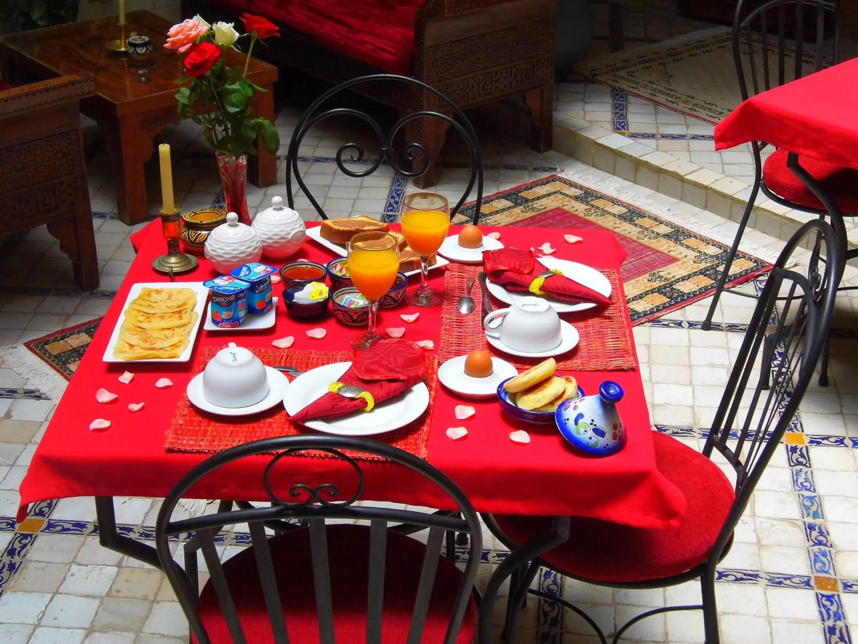 Restaurant/places to eat in Riad Marlinea Restaurant/places to eat in Riad Marlinea