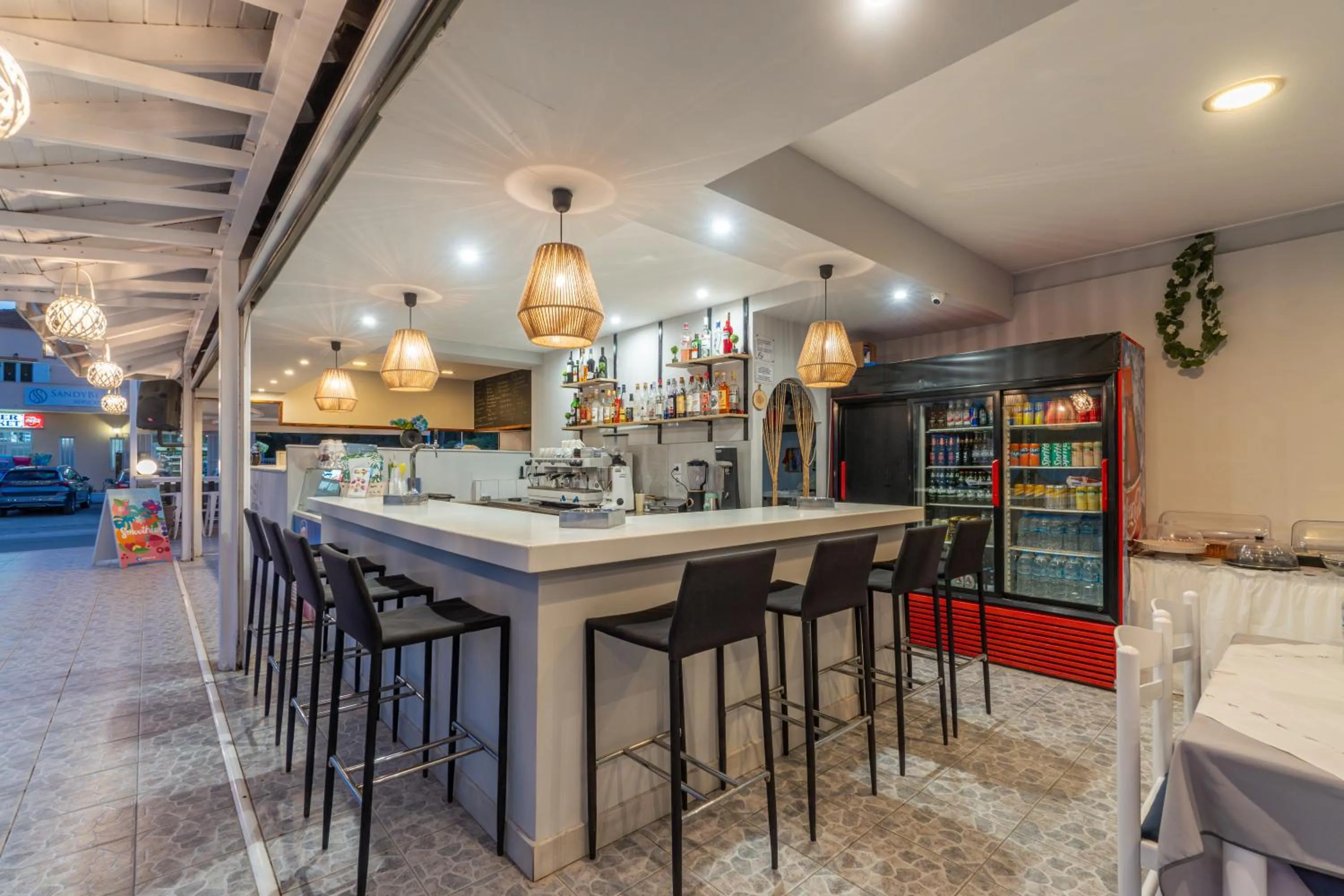 Restaurant/places to eat in Sandy Beach Complex - Poolside Studios & Seaside Apartments