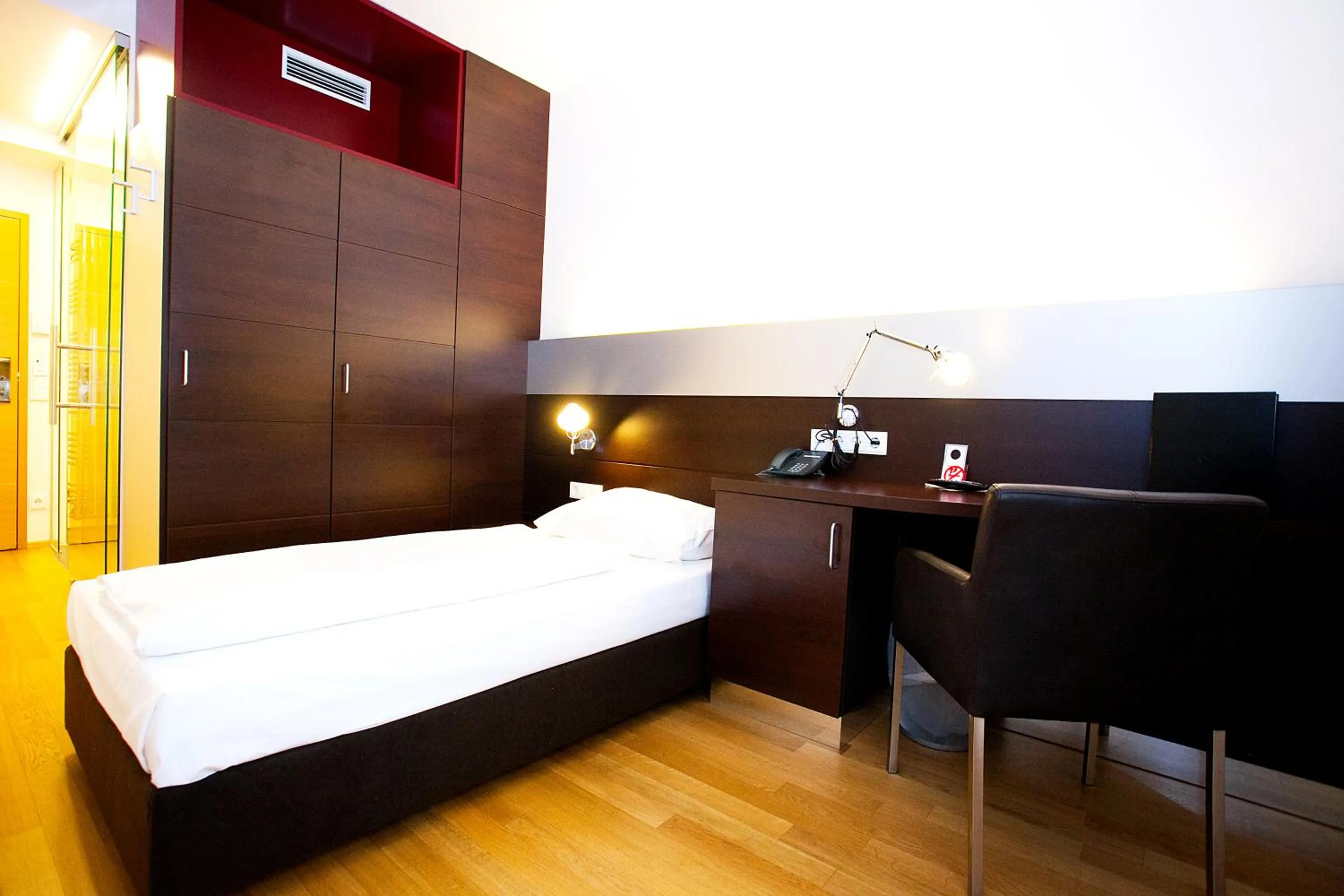 Bed in Hotel Schwarzer Bär