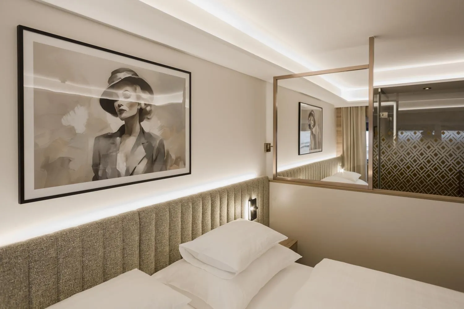 Photo of the whole room, Bed in Hotel Schwarzer Bär