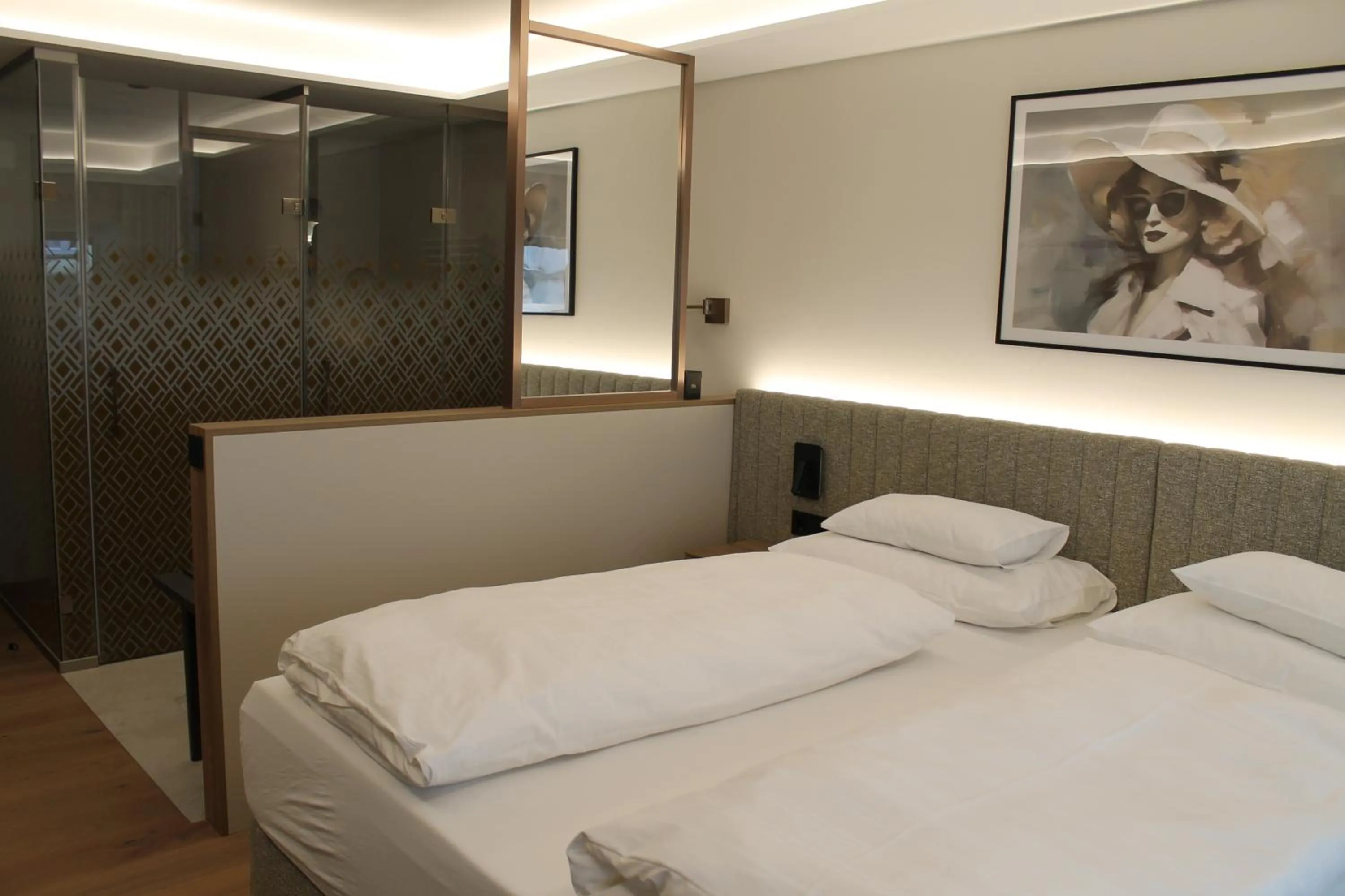 Photo of the whole room, Bed in Hotel Schwarzer Bär