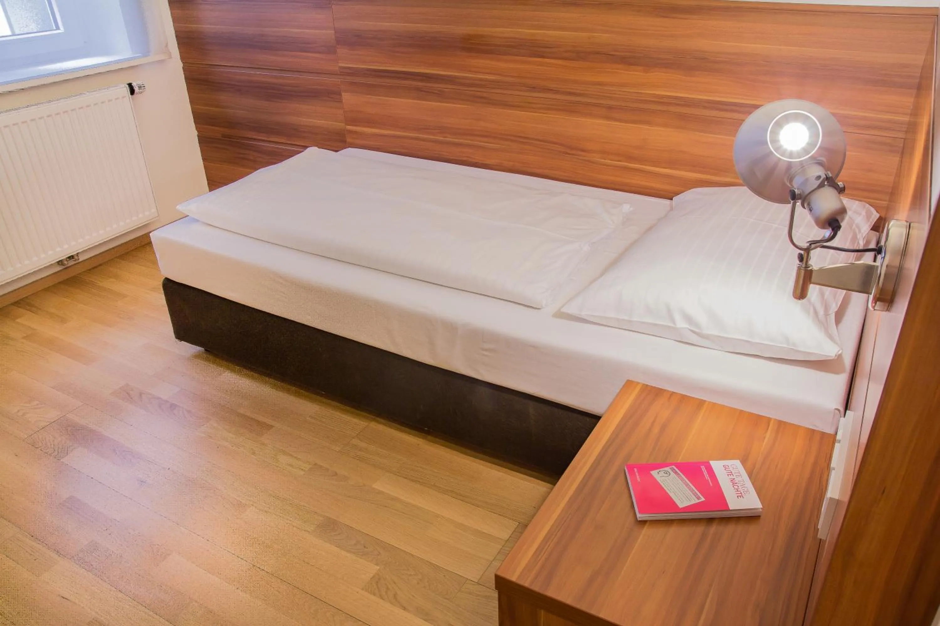 Bed in Hotel Schwarzer Bär