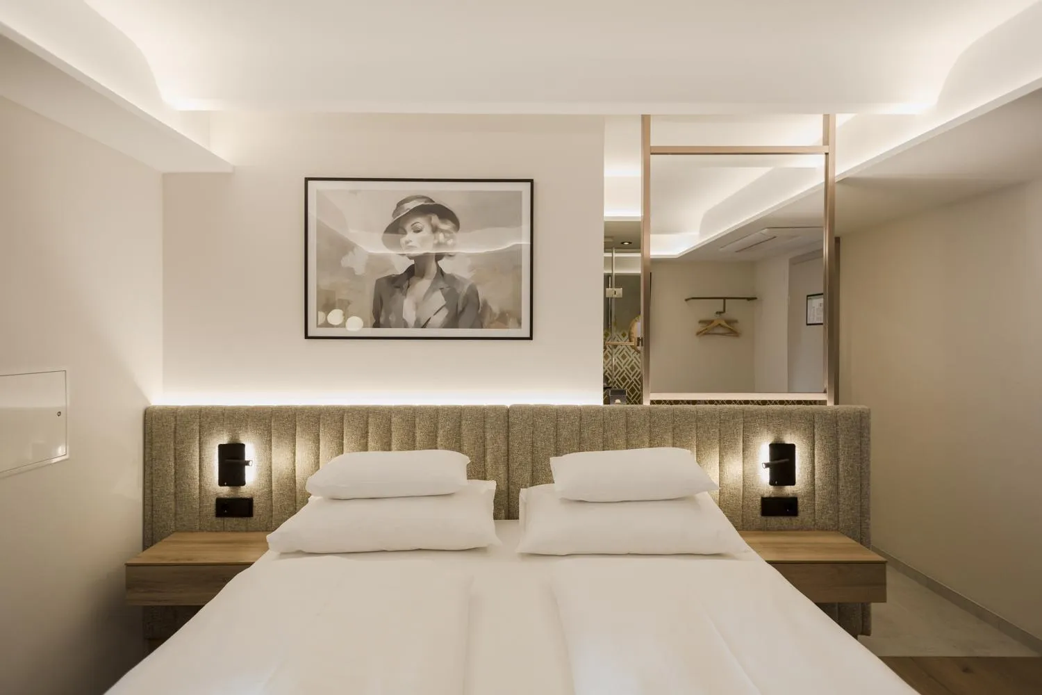 Bed in Hotel Schwarzer Bär