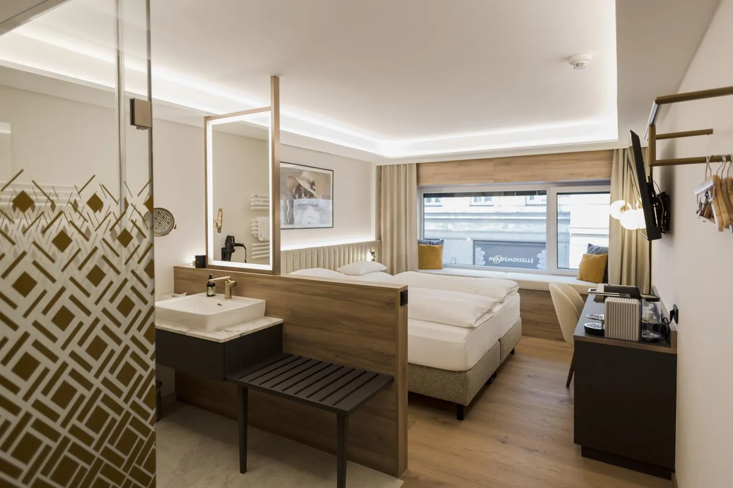 Photo of the whole room, Bed in Hotel Schwarzer Bär