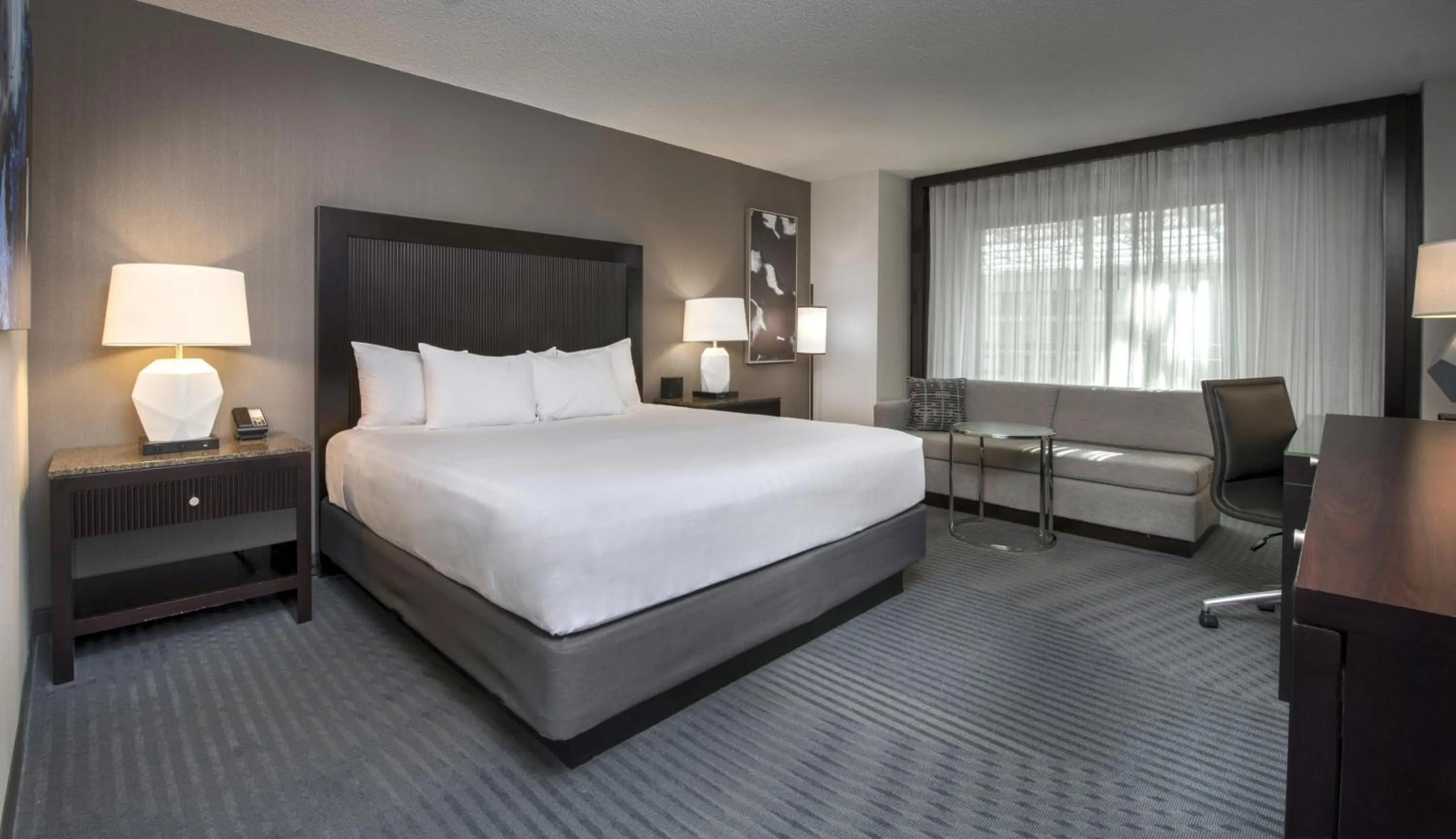 Bedroom, Bed in Hyatt Regency San Francisco Airport