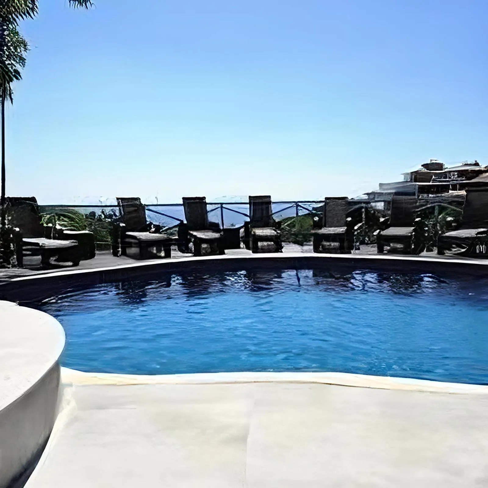 Pool view in Pousada Amancay