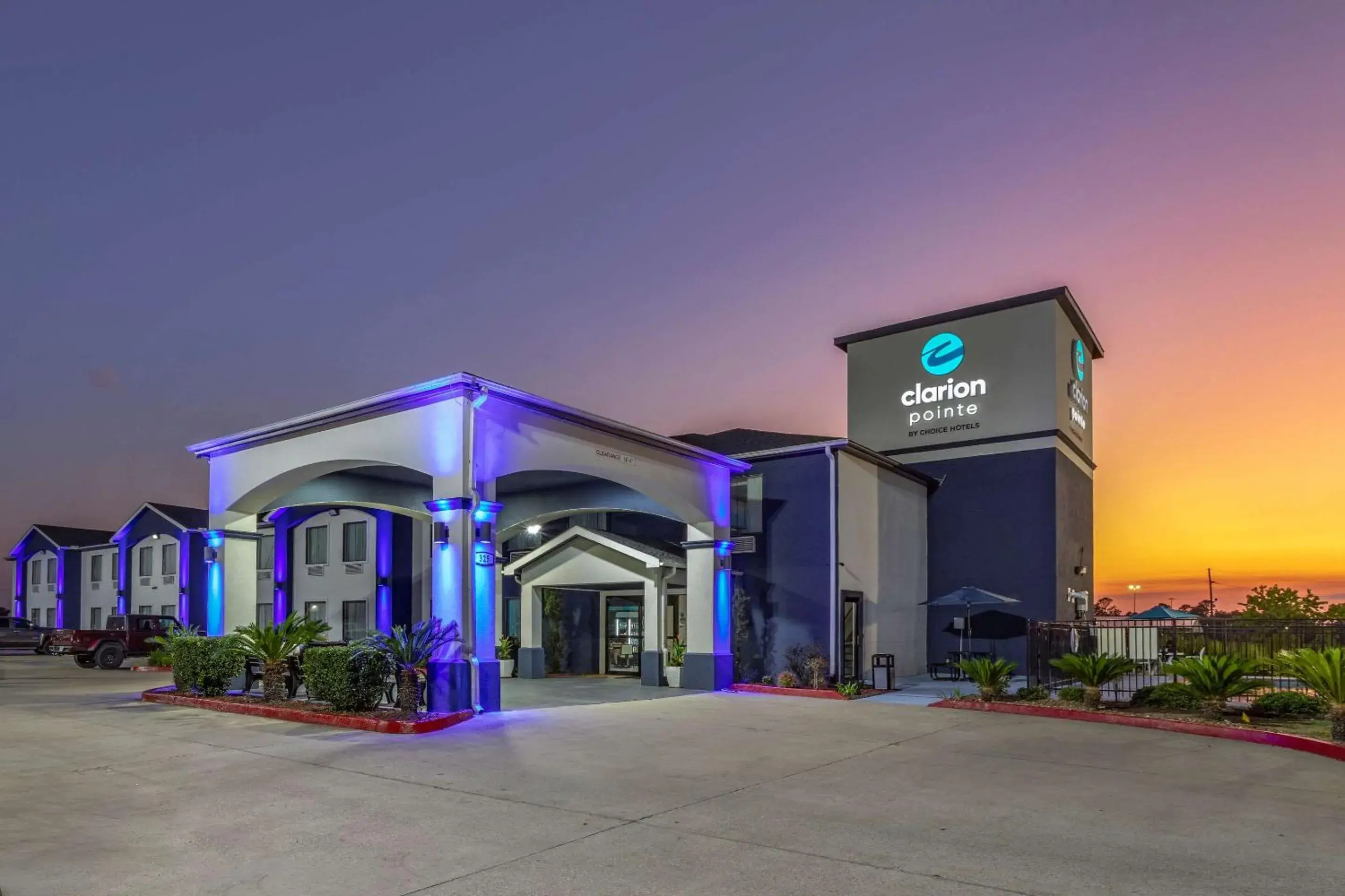Property building in Clarion Pointe Sulphur - Lake Charles Property building in Clarion Pointe Sulphur - Lake Charles
