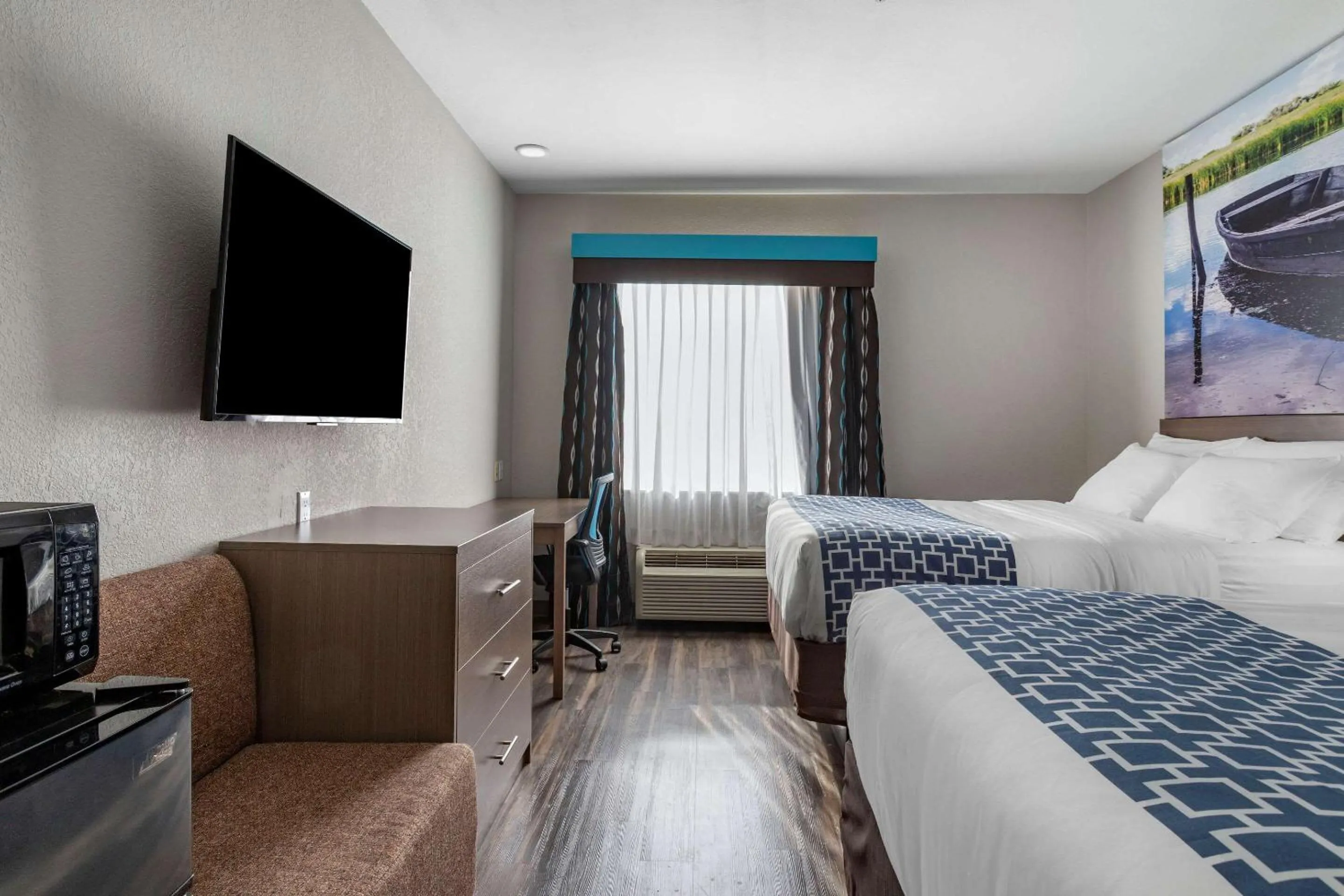 Bedroom, Bed in Clarion Pointe Sulphur - Lake Charles