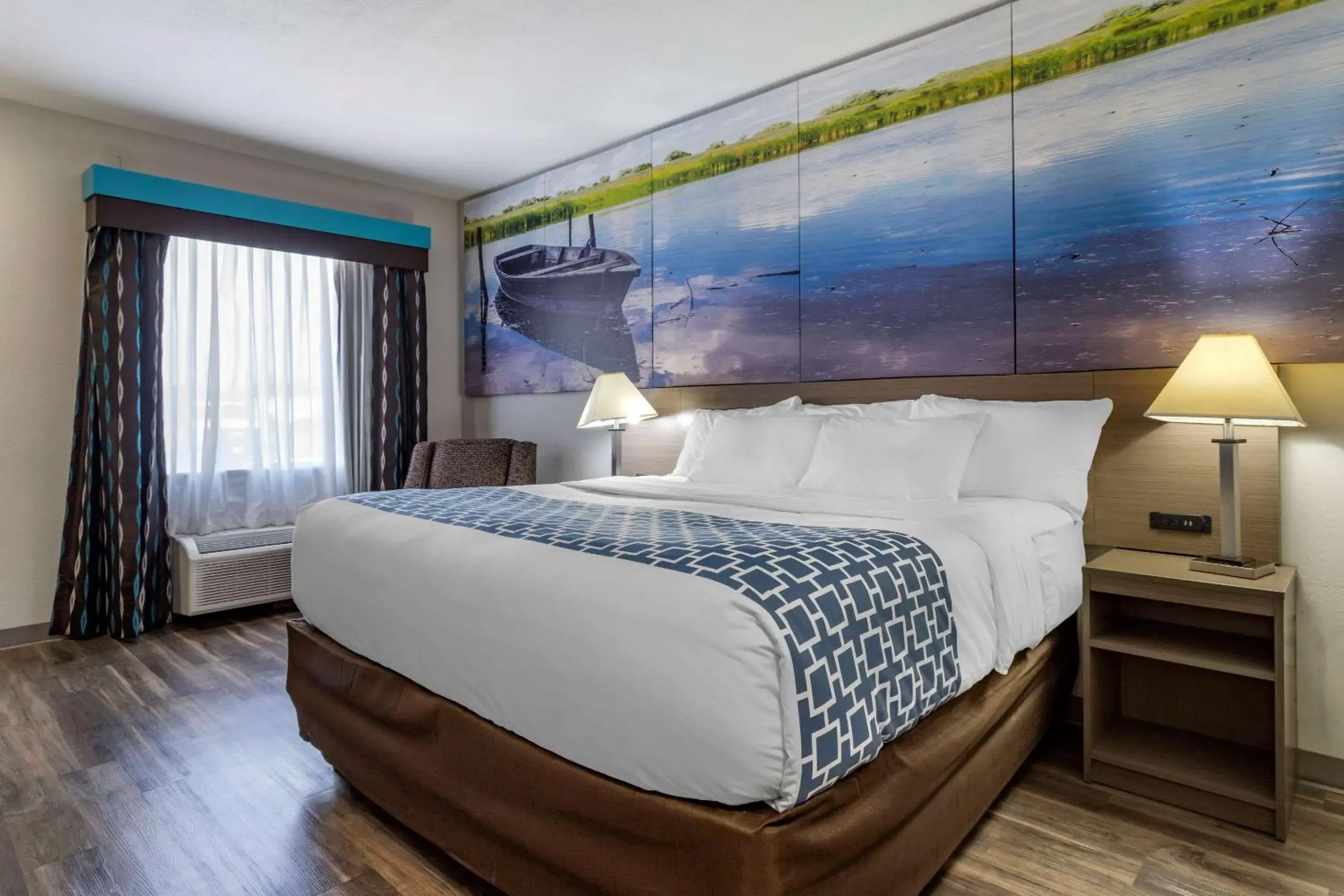 Bedroom, Bed in Clarion Pointe Sulphur - Lake Charles Bedroom, Bed in Clarion Pointe Sulphur - Lake Charles