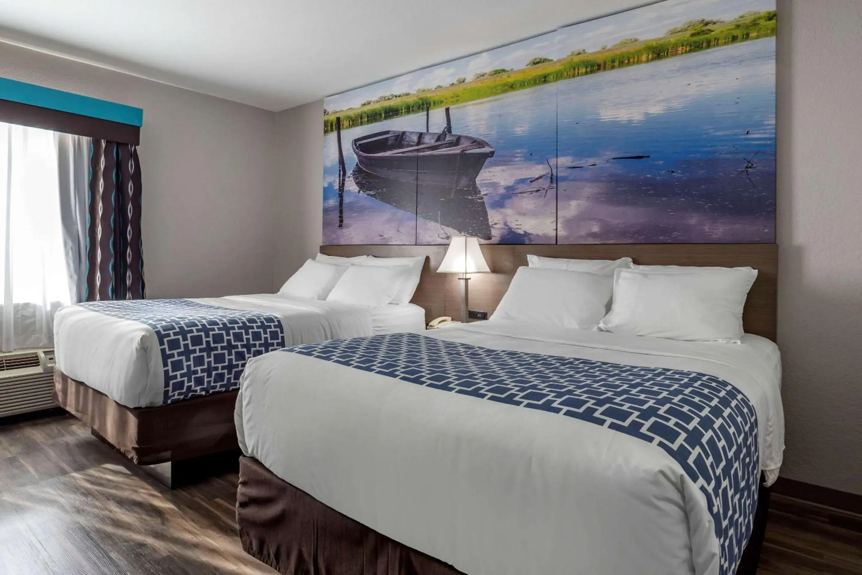 Bedroom, Bed in Clarion Pointe Sulphur - Lake Charles Bedroom, Bed in Clarion Pointe Sulphur - Lake Charles