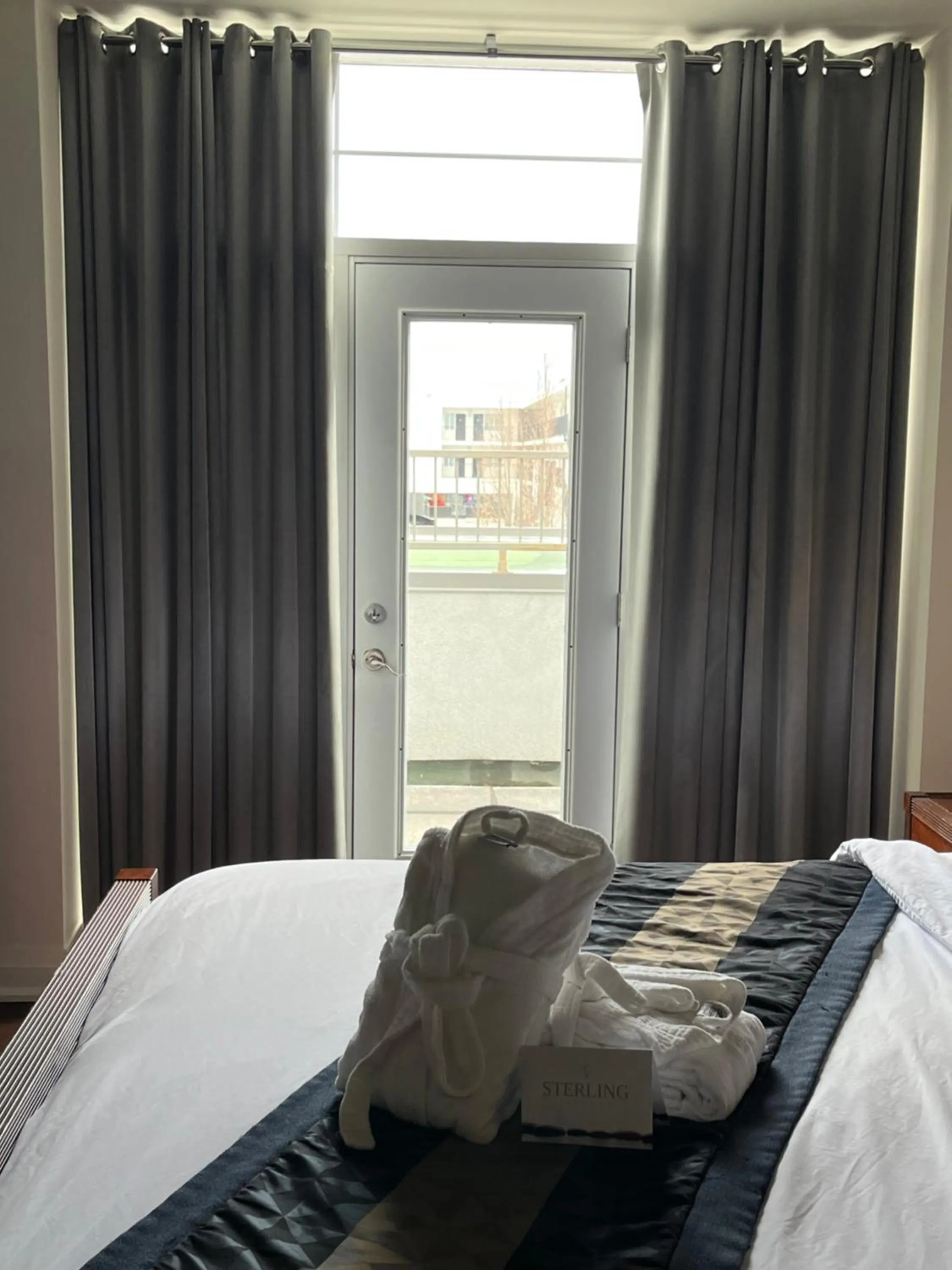 Balcony/Terrace, Bed in Sterling Inn & Spa