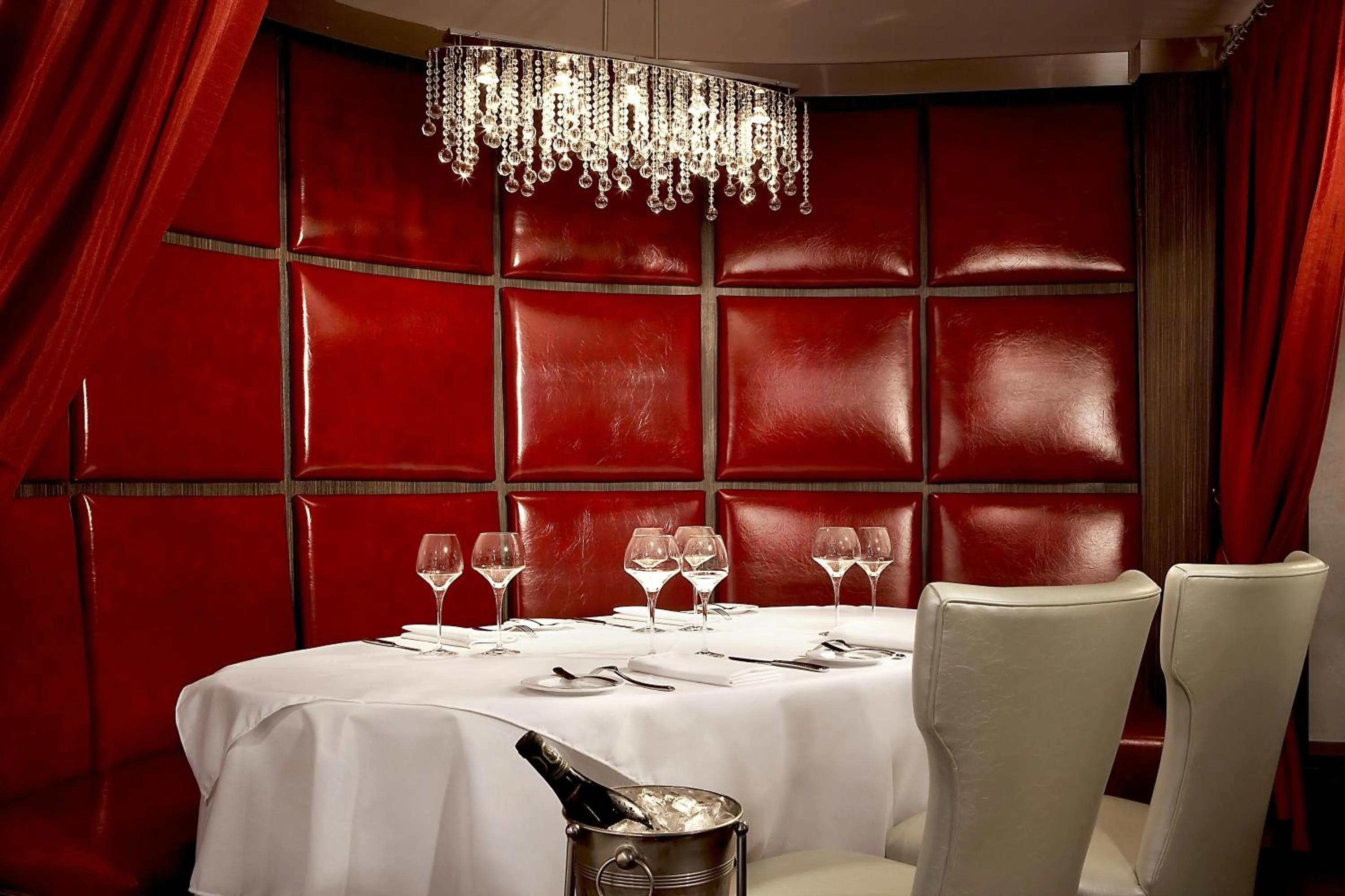 Restaurant/places to eat in Sterling Inn & Spa