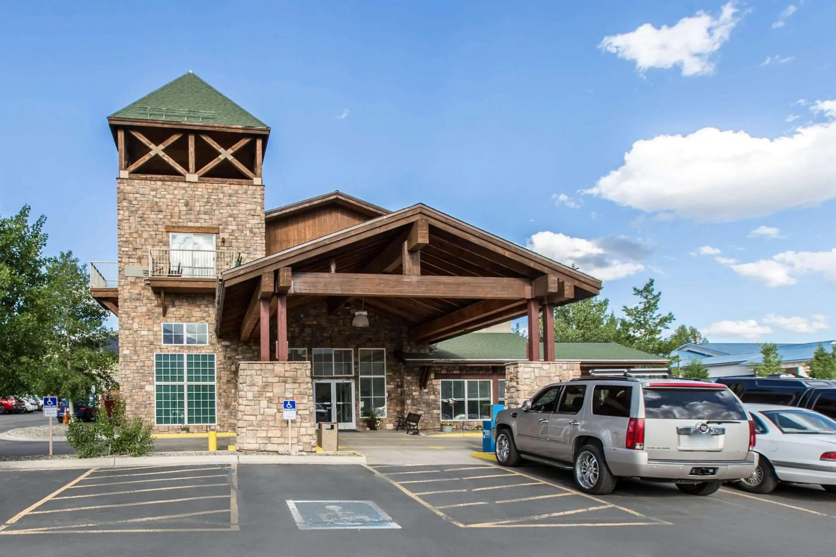 Property building in Quality Inn and Suites Silverthorne - Copper Mountain Property building in Quality Inn and Suites Silverthorne - Copper Mountain