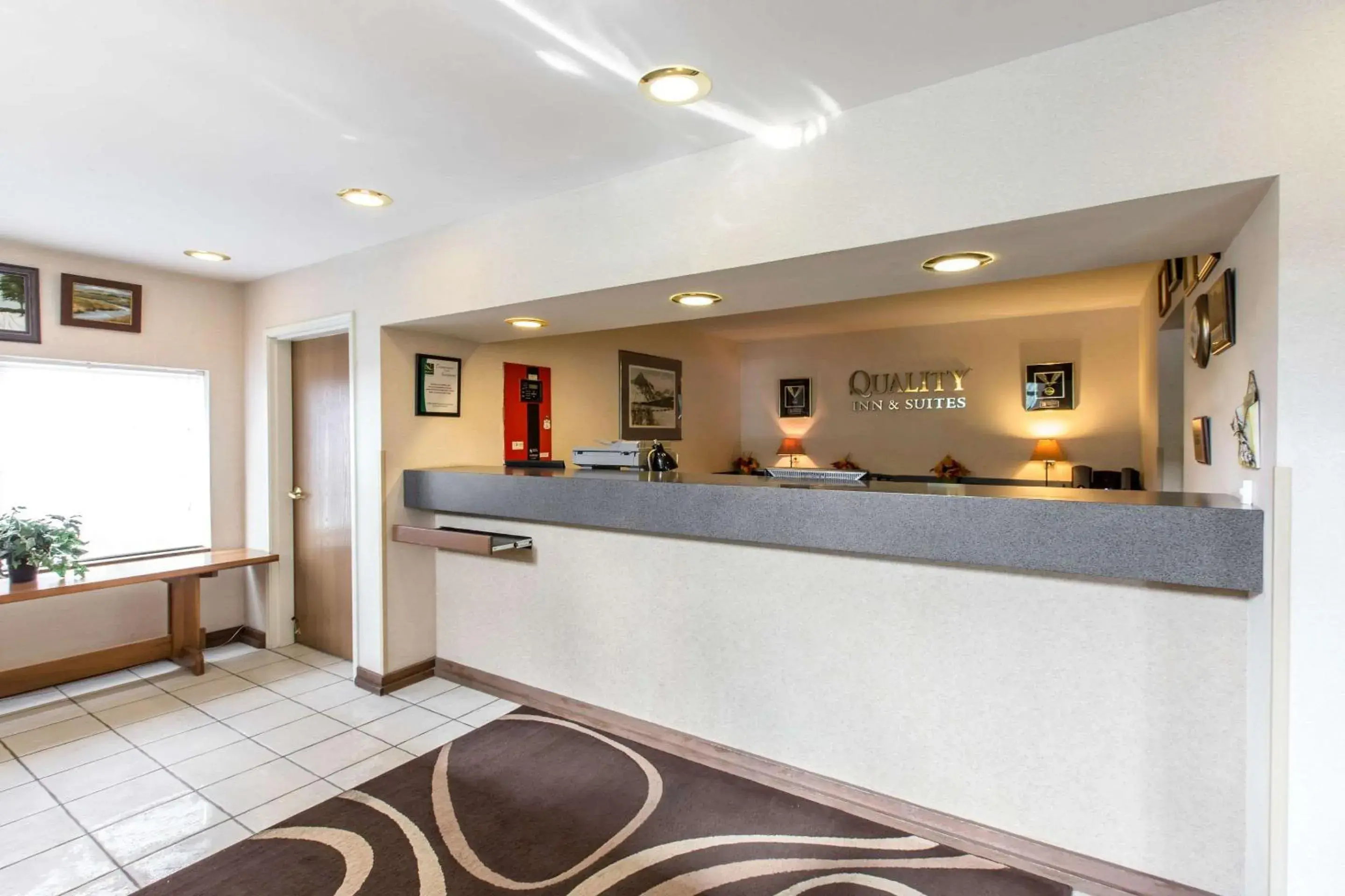 Lobby or reception in Quality Inn and Suites Silverthorne - Copper Mountain Lobby or reception in Quality Inn and Suites Silverthorne - Copper Mountain