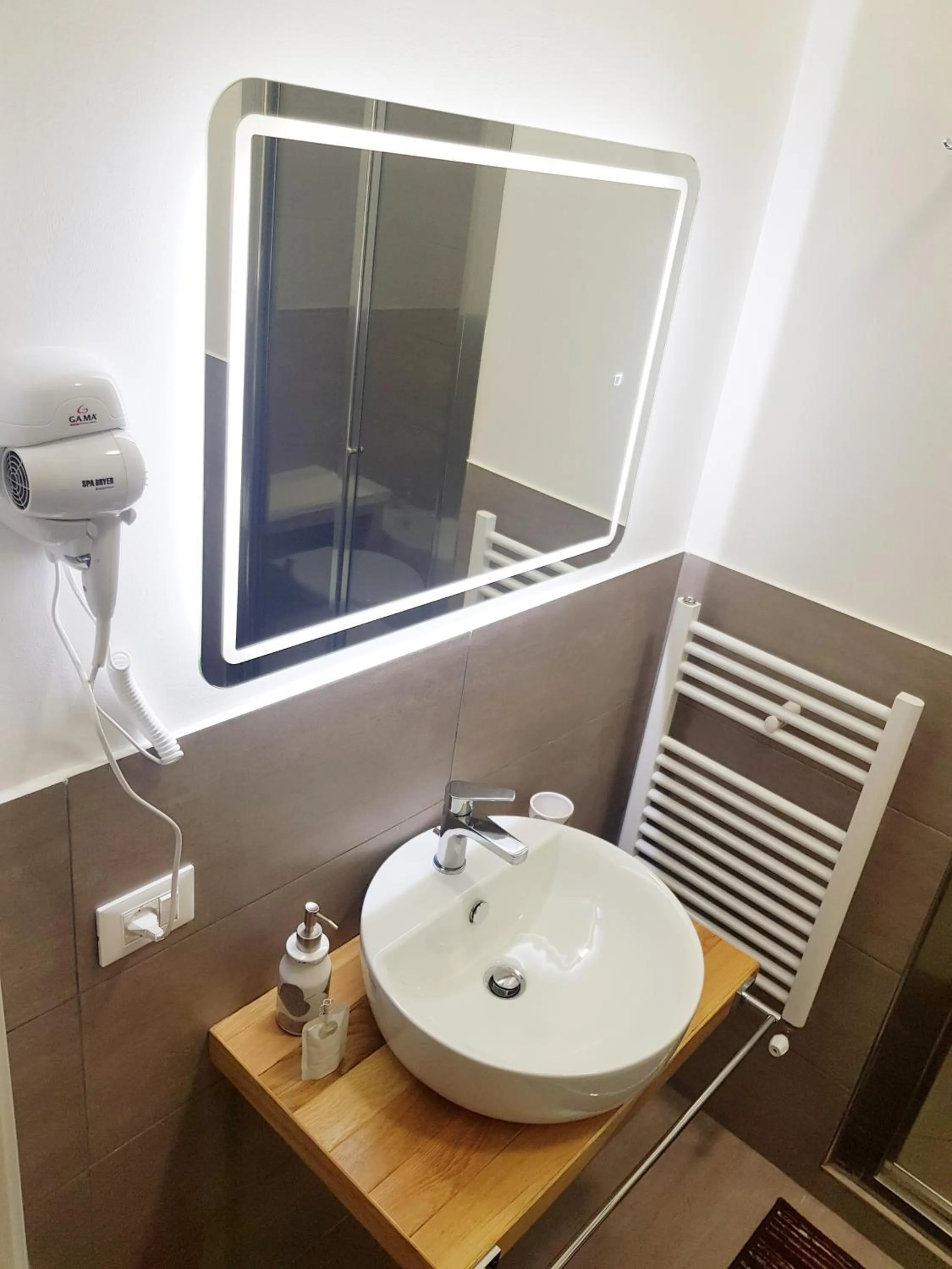 Bathroom in 315 Via Roma Rooms centro