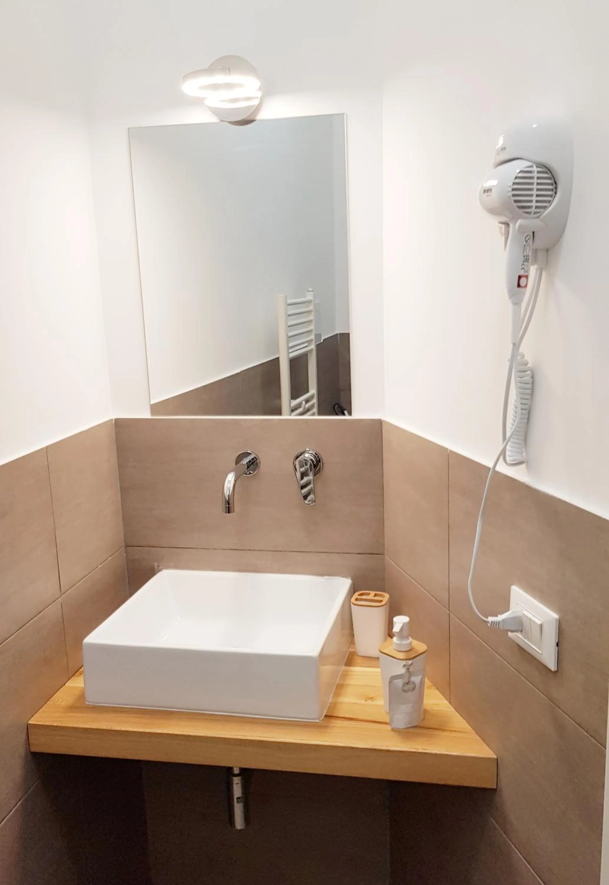 Bathroom in 315 Via Roma Rooms centro